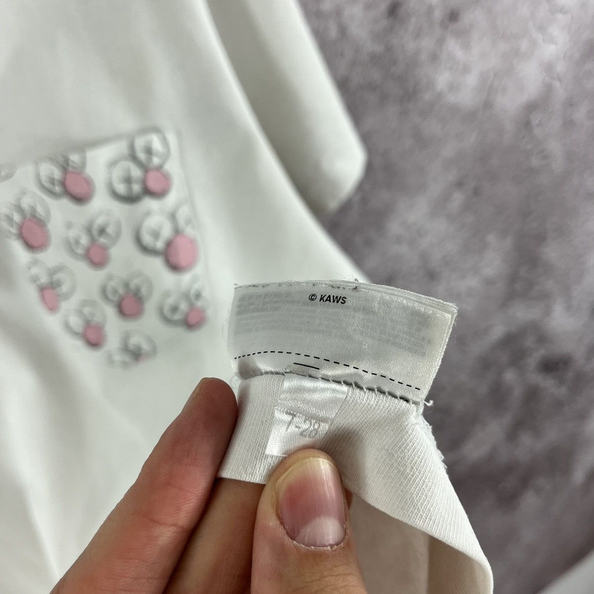 Kaws × Uniqlo Uniqlo x Kaws T-Shirt Pocket Logo Y2K White Size S Size US S / EU 44-46 / 1 - 10 Thumbnail