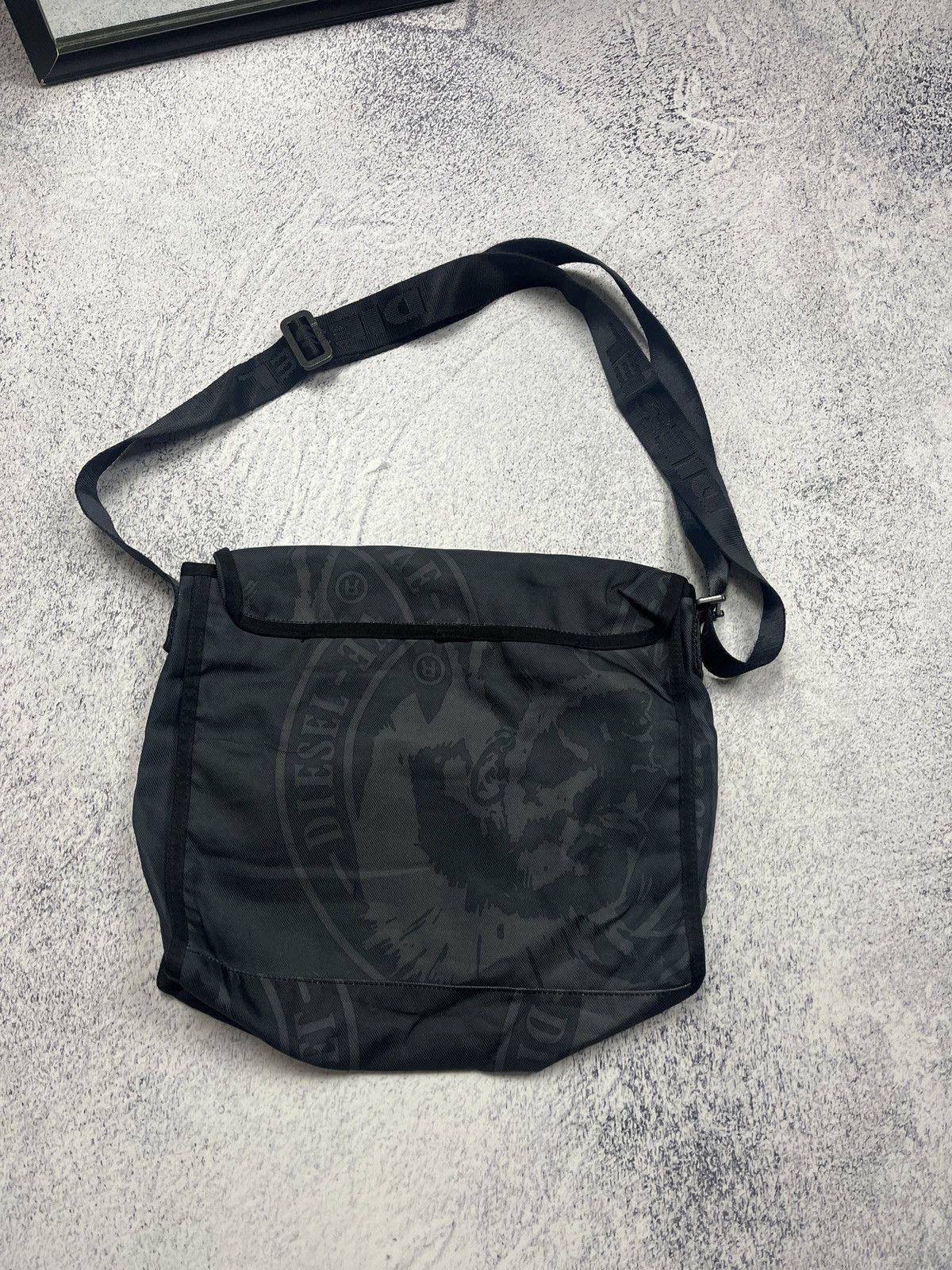 Diesel × Vintage Vintage Diesel Big Logo Messenger Crossbody Bag Hype Y2K Size ONE SIZE - 13 Thumbnail