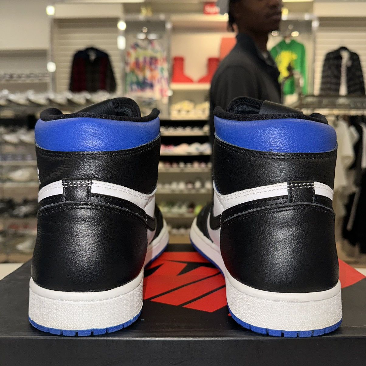Jordan Brand Size 10 - Jordan 1 Retro OG High Royal Toe Size US 10 / EU 43 - 4 Thumbnail