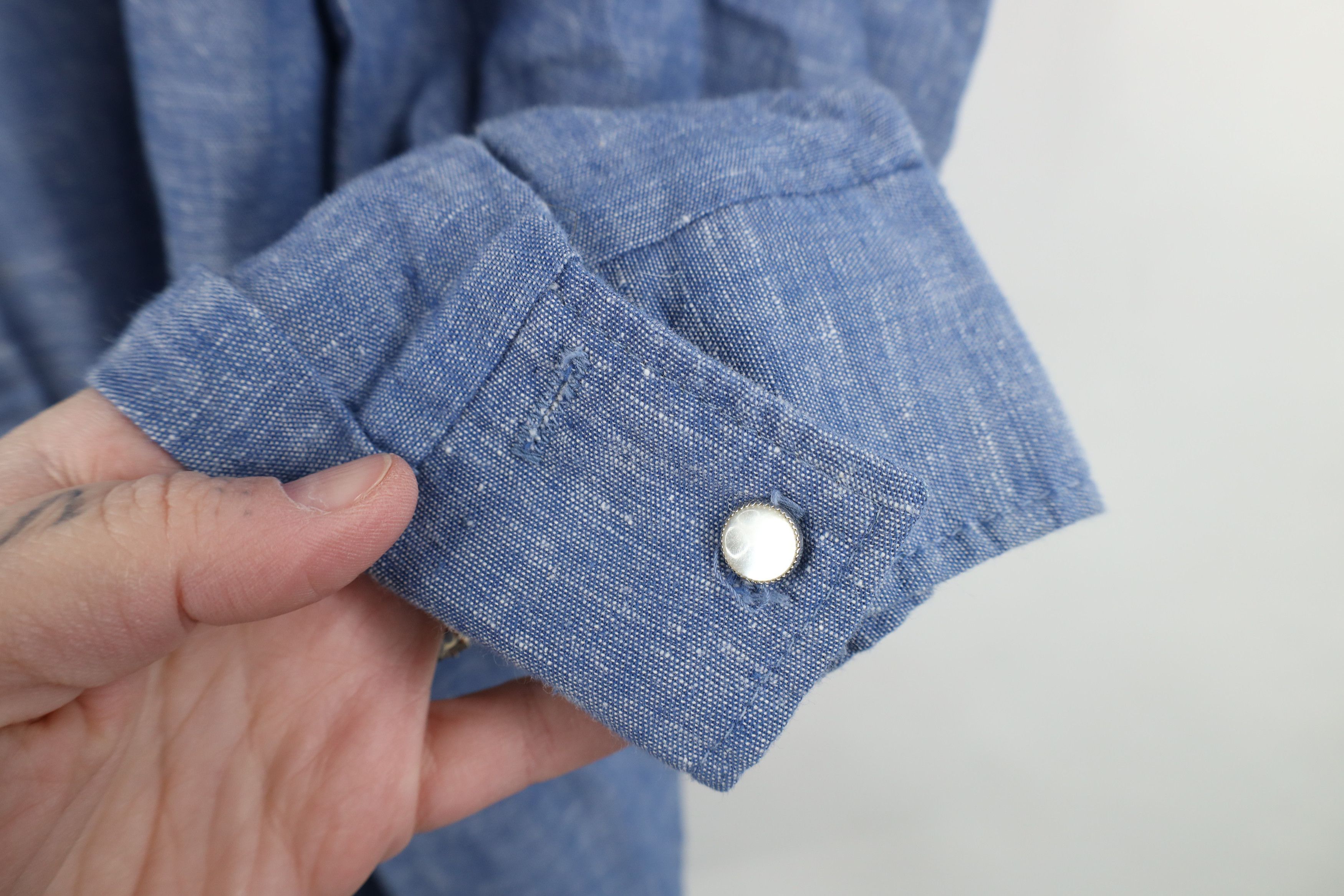 Vintage Vtg 60s 70s Chambray Embroidered Flower Collar Button Shirt Size US S / EU 44-46 / 1 - 5 Thumbnail