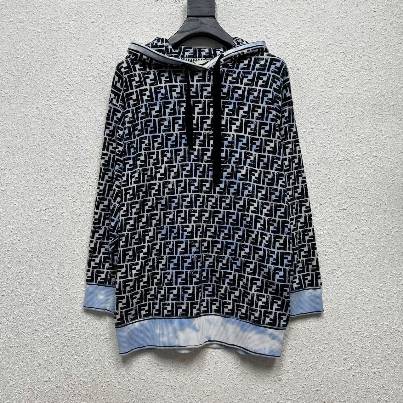Fendi FENDI Logo All-over Print Hoodie Size US M / EU 48-50 / 2 - 1 Thumbnail