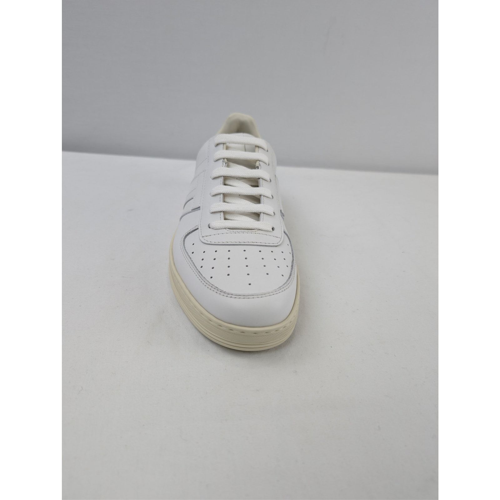 Tom Ford o1rshd1 Classic Radcliffe leather low-top sneaker in white Size US 6 / EU 39 - 13 Thumbnail