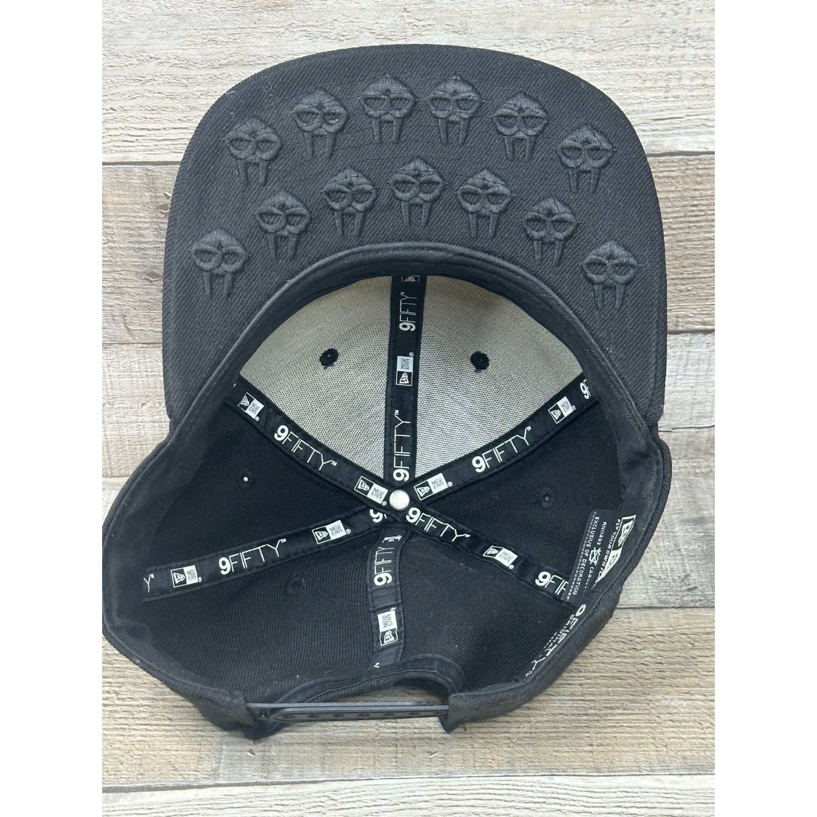 New Era Doom Metal Face Villain New Era Snapback 9Fifty 100% Wool Size ONE SIZE - 7 Thumbnail