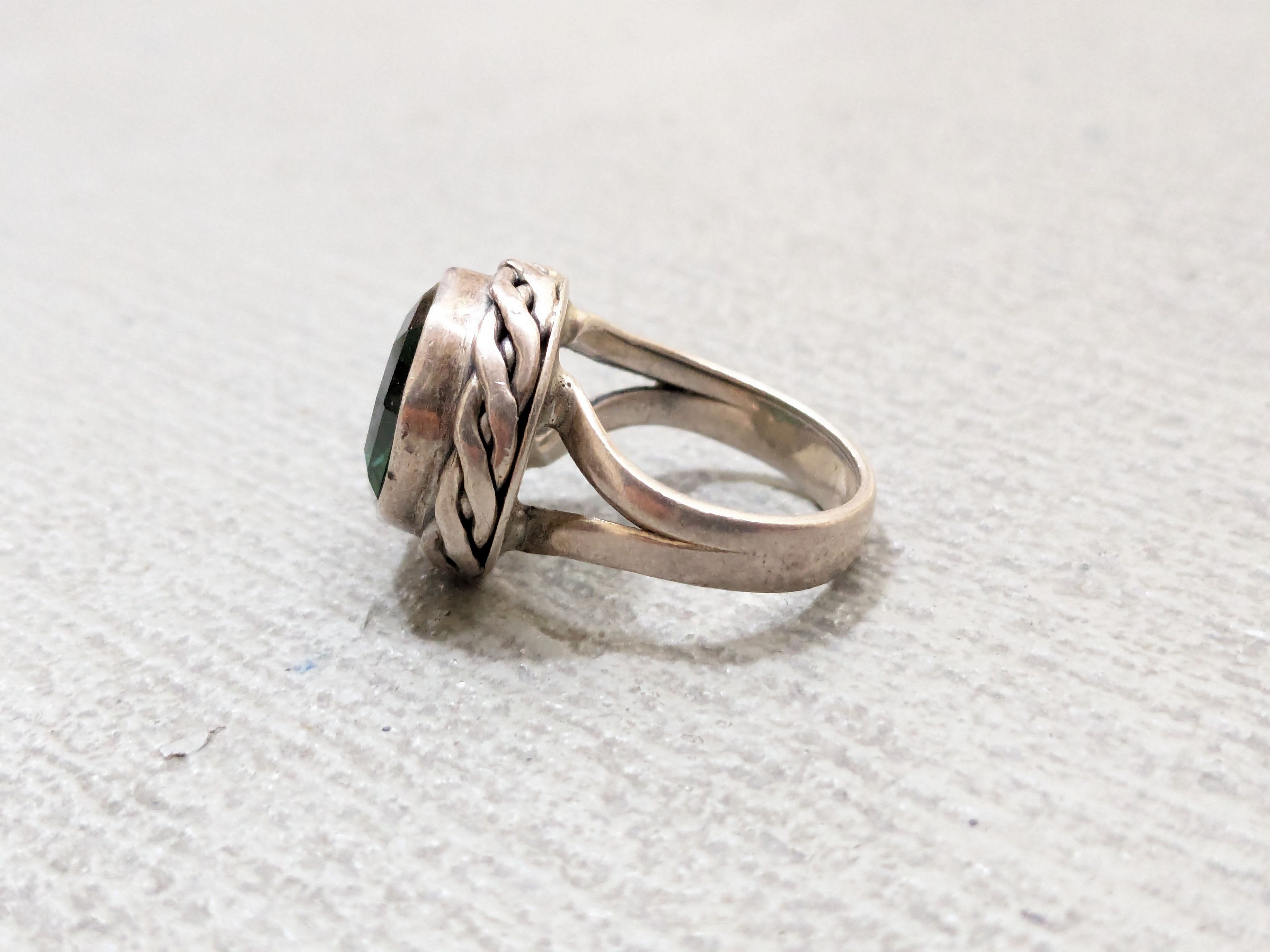 Jewelry Vintage Sterling Silver Ring 5.75 Green Glass Octagon Size ONE SIZE - 2 Thumbnail