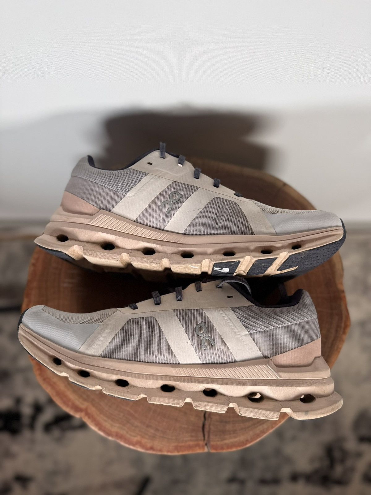 On ON Womens Cloudrunner Frost Fade Running Shoes Size US 10.5 / IT 40.5 - 2 Thumbnail