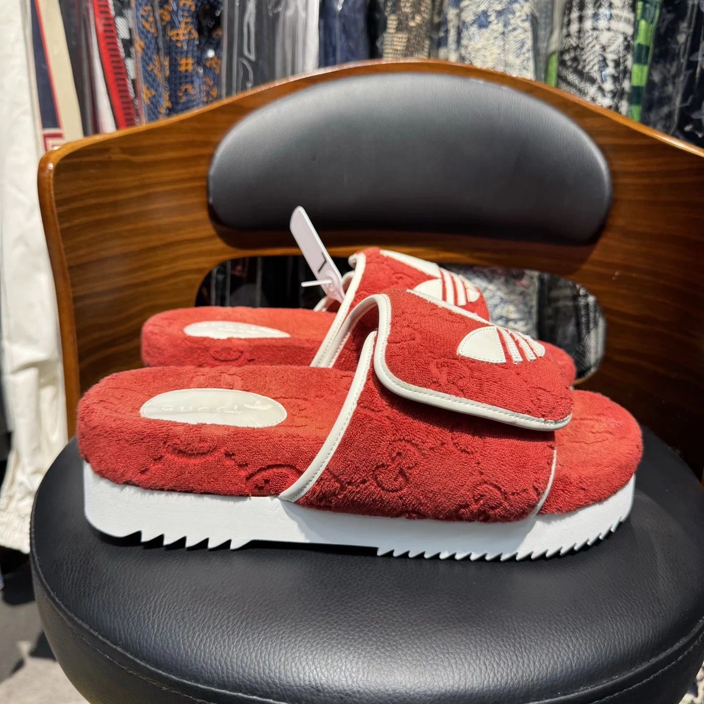 Gucci Gucci x Adidas Slipper Slides White/Red 8/42 Size US 8 / EU 41 - 4 Thumbnail