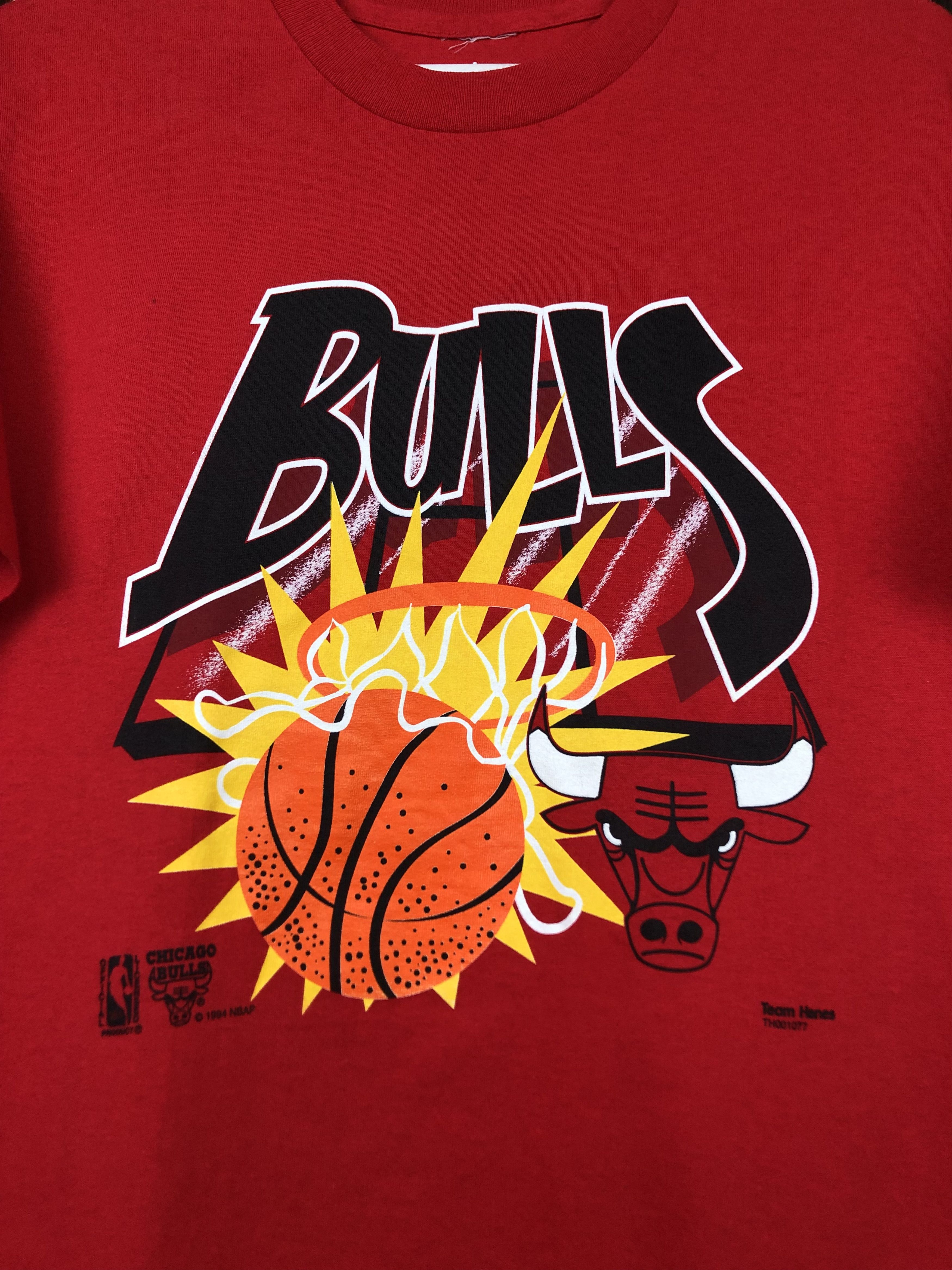 Vintage Vintage 90's Chicago Bulls NBA Shirt Over Print Tee Jordan Size US M / EU 48-50 / 2 - 2 Thumbnail