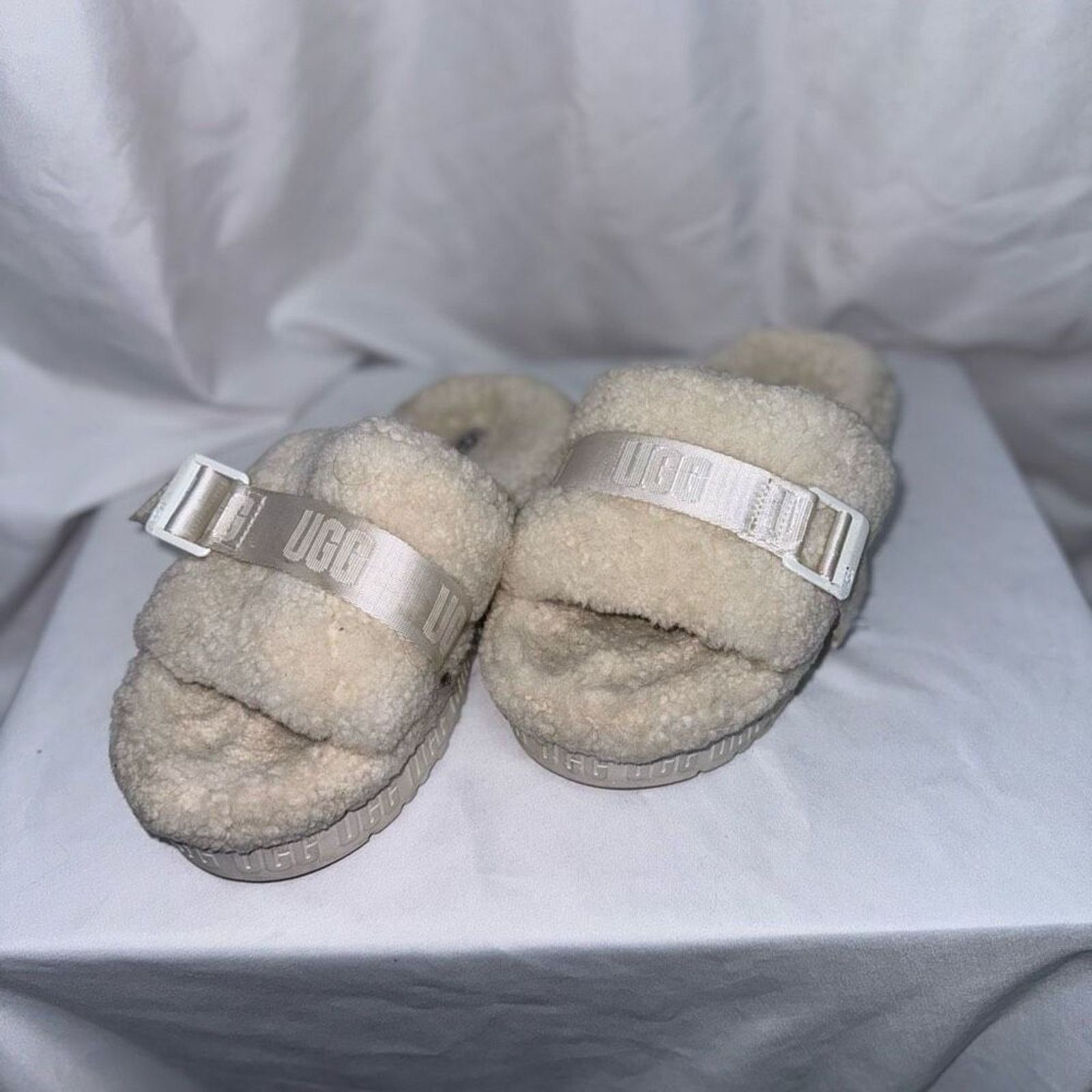 Ugg Ugg fluffy platform slippers in cream | Sz 8.5/39 Size US 8.5 / IT 38.5 - 2 Thumbnail