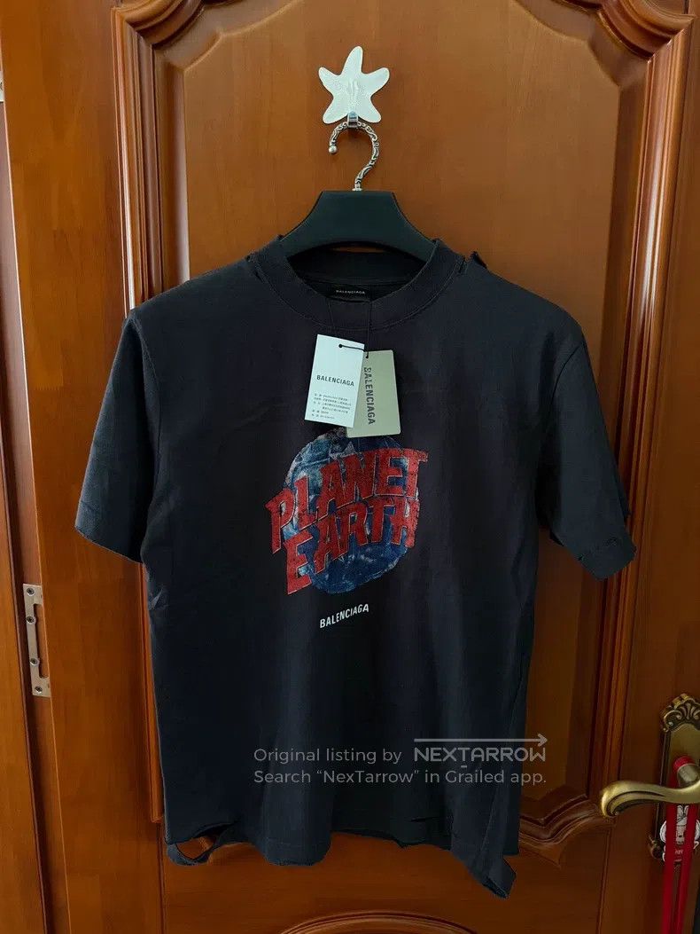 Balenciaga Balenciaga Earth print ripped short sleeve Size US S / EU 44-46 / 1 - 1 Thumbnail
