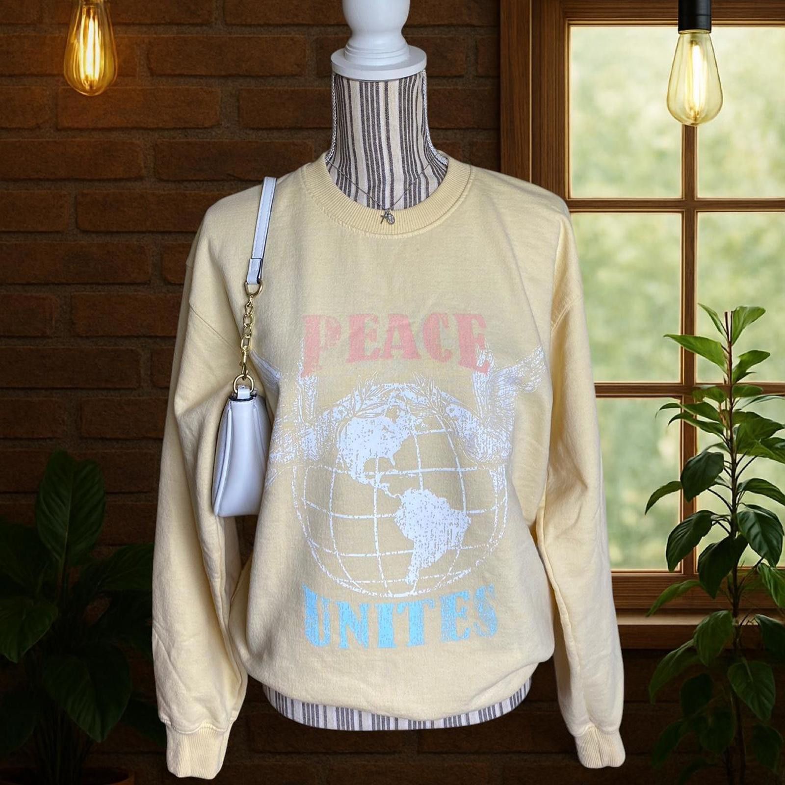 Other Cream & yellow "peace unites" crewneck sweatshirt Size US M / EU 48-50 / 2 - 1 Thumbnail