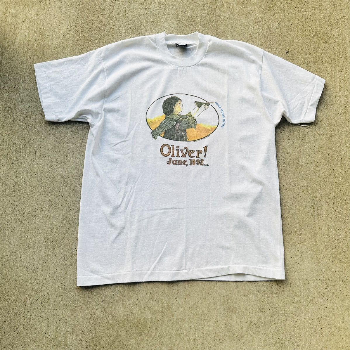 Vintage Vintage Oliver! T Shirt 90s Single Stitch Charles Dickens Size US XXL / EU 58 / 5 - 1 Thumbnail