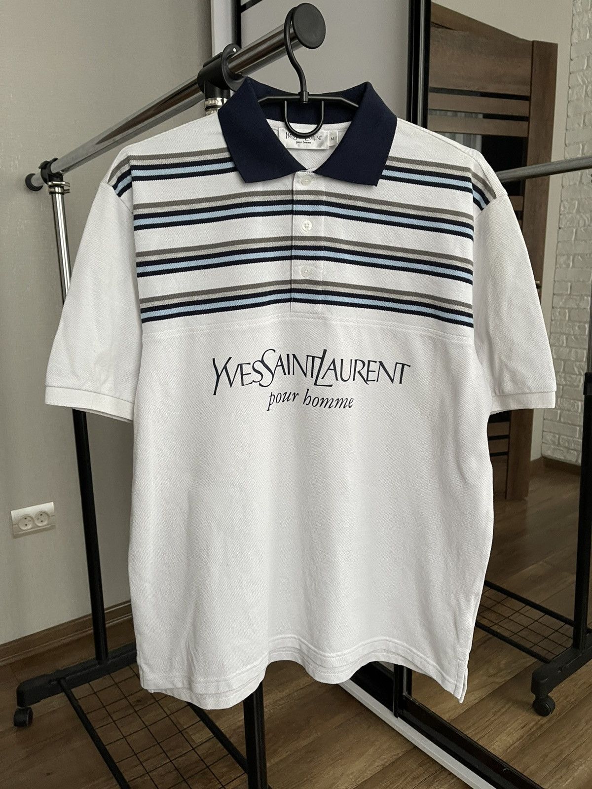 Mimi様。激レア YSL 80s 90s デッドストック イヴサンローラン T 激レア YSL 80s 90s デッドストック イヴサンローラン Tシャツ ロゴ