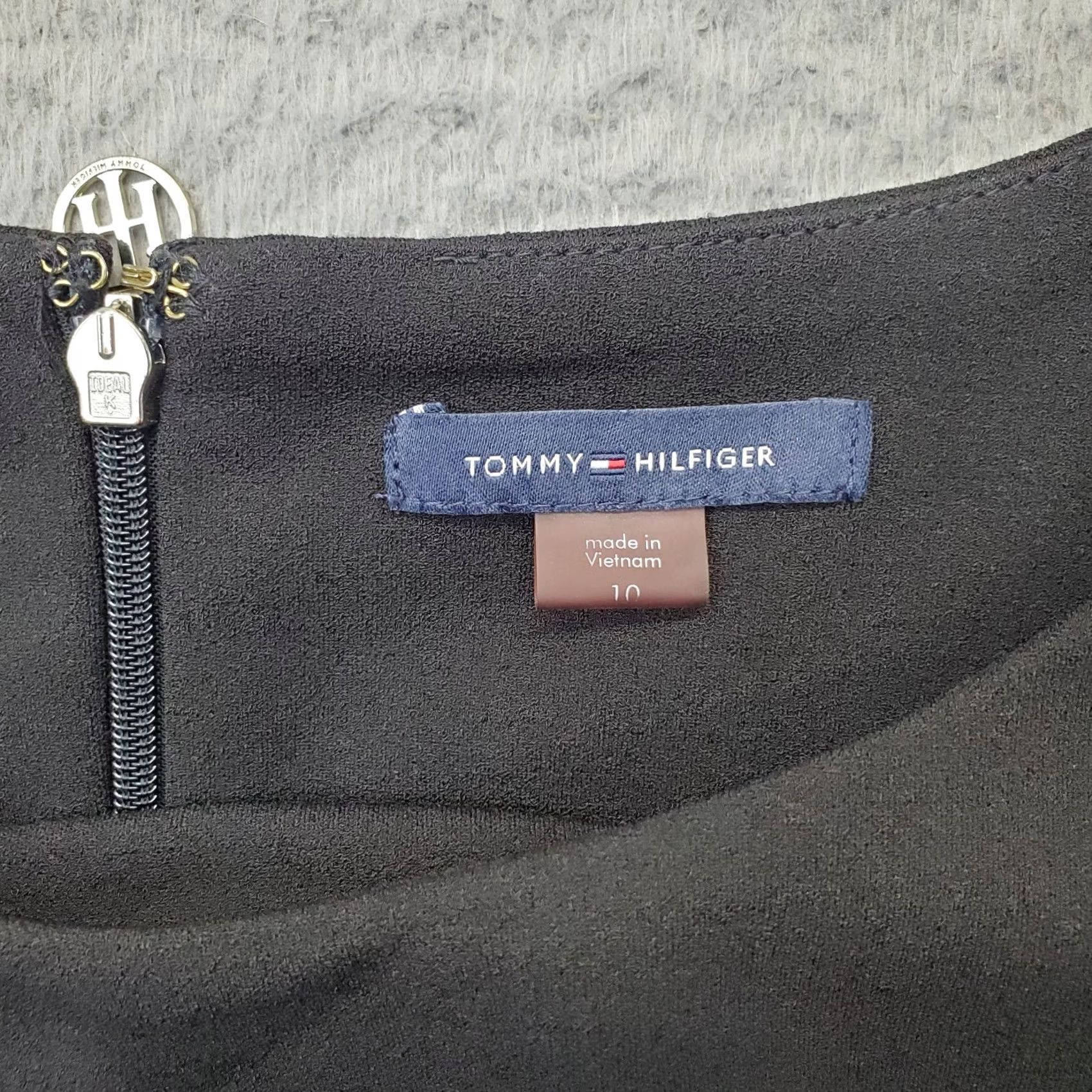 Tommy Hilfiger Tommy Hilfiger Shift Dress Womens Size 10 Black Sleeveless Swing Hem Back Zipper Size L / US 10 / IT 46 - 7 Thumbnail