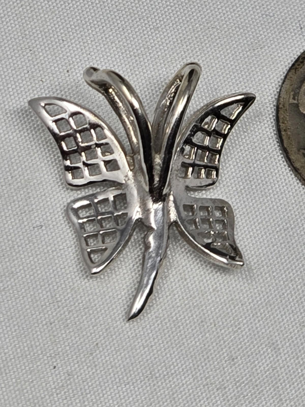 The Unbranded Brand ​Vtg 14k White Gold ~0.11ct Diamond Butterfly Pendant 2.2g Size ONE SIZE - 2 Thumbnail