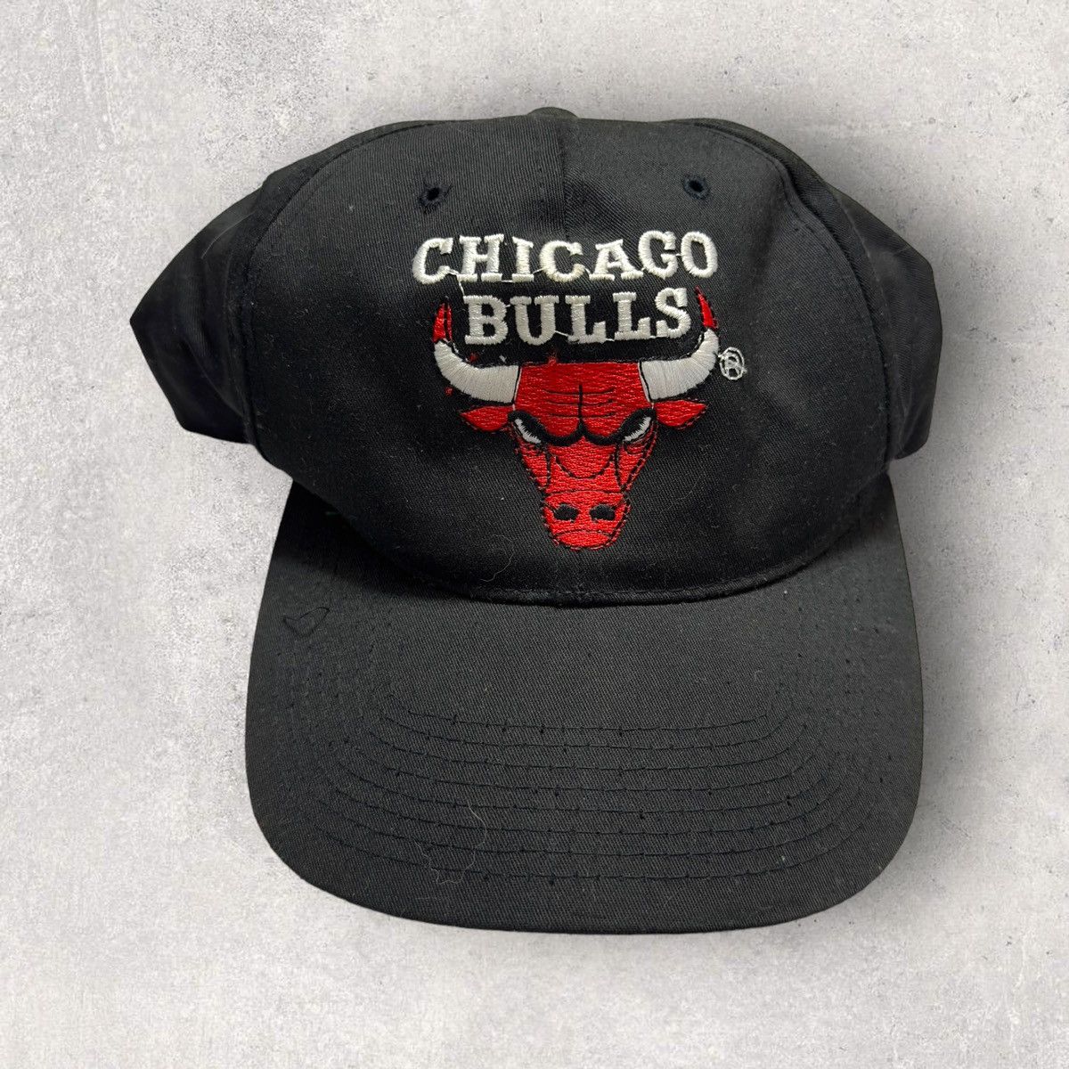 NBA × Vintage Vintage Chicago Bulls hat Size ONE SIZE - 1 Thumbnail
