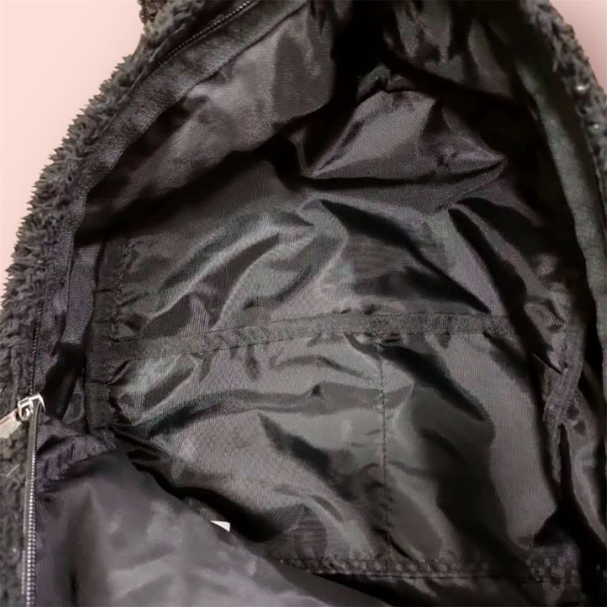 Uniqlo VINTAGE Y2k UNIQLO FLUFFY FLEECE BACKPACK / DAYPACK Size ONE SIZE - 8 Thumbnail