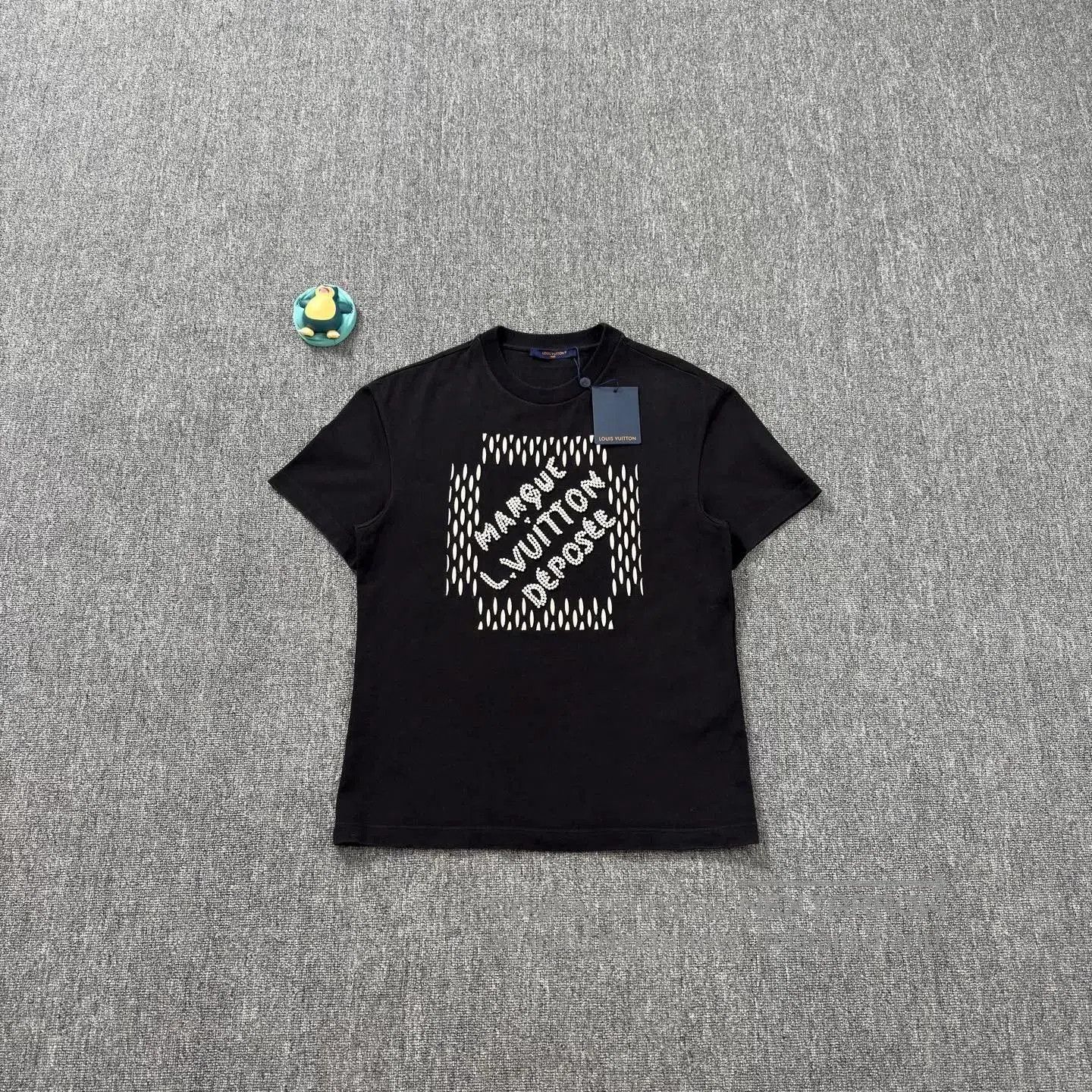 Pharrell LV Black Pharrell Beaded Short Sleeve. Size US S / EU 44-46 / 1 - 1 Thumbnail