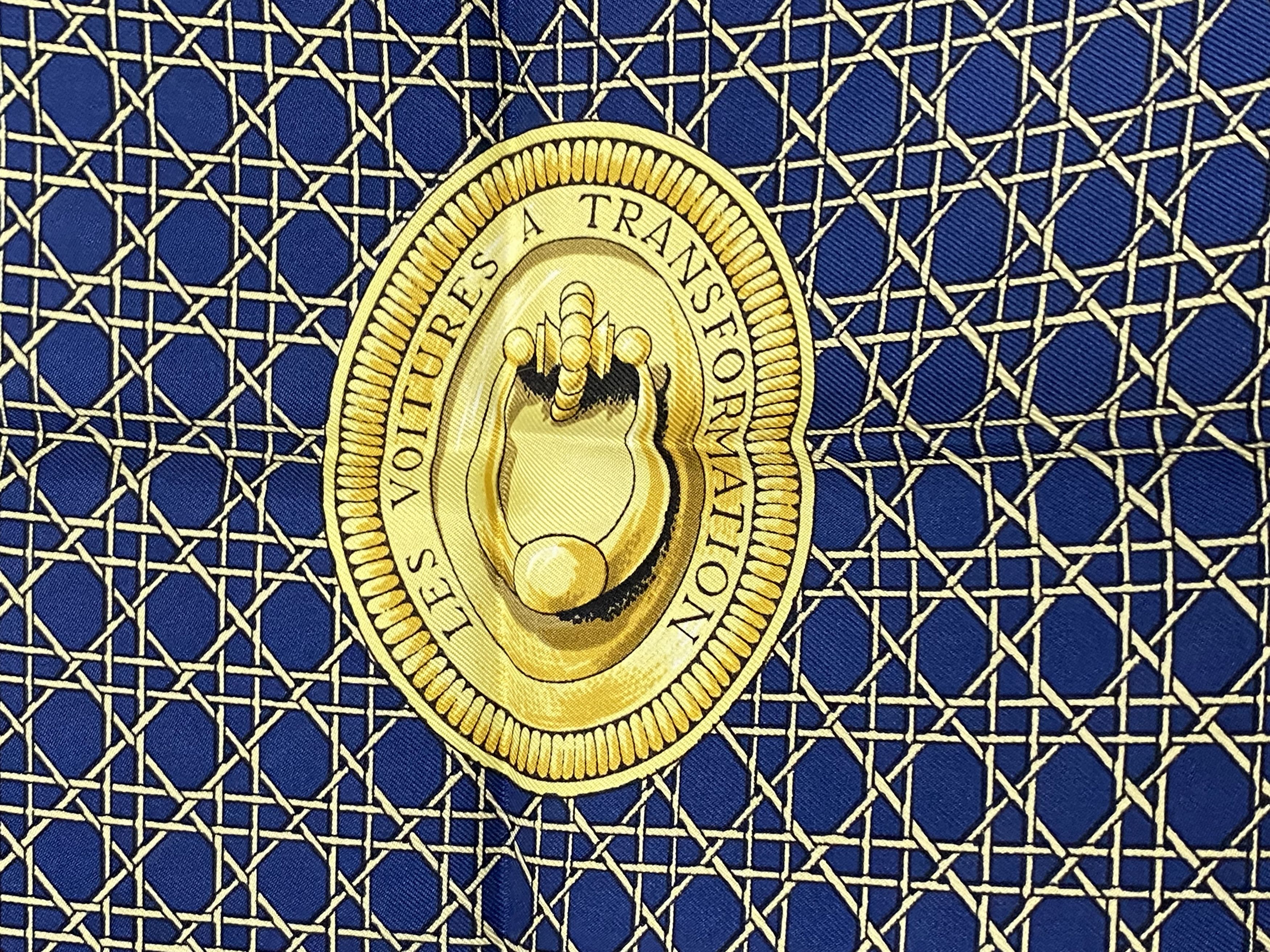 Hermes × Vintage HERMES "LES VOITURES A TRANSFORMATION" SILK SCARF HAND ROLL Size ONE SIZE - 4 Thumbnail