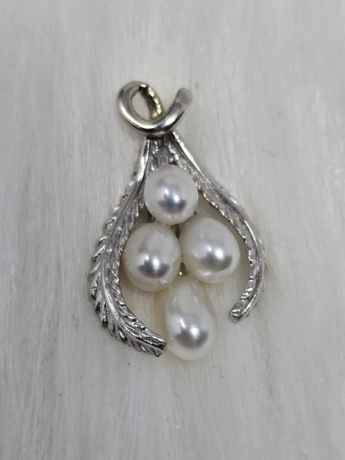 The Unbranded Brand Vintage 14k White Gold Pearl Cluster Leaf Pendant Unmarked Size ONE SIZE - 1 Thumbnail
