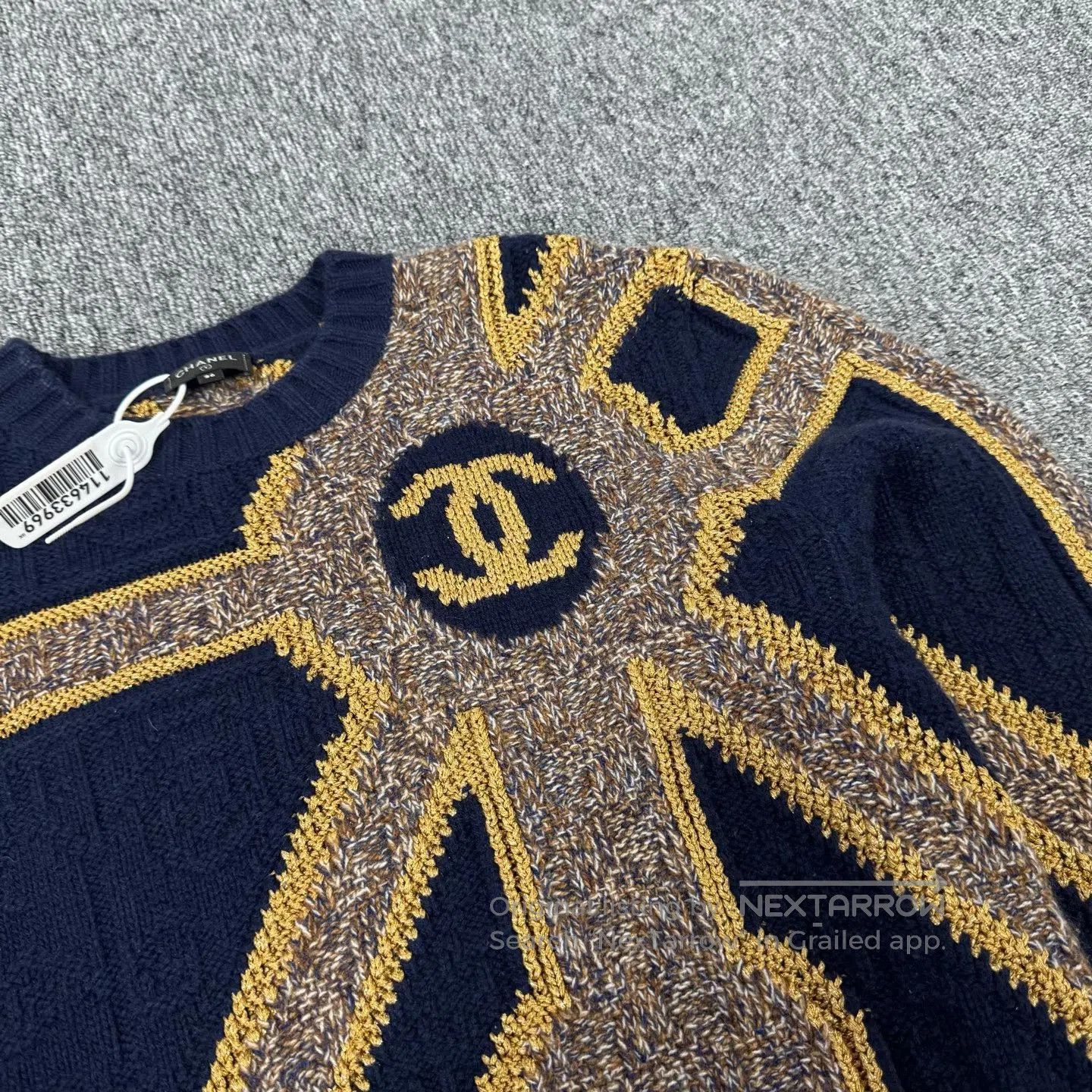 Chanel Chanel Double "C" gold coin logo; dark blue cashmere sweat Size S / US 4 / IT 40 - 4 Thumbnail