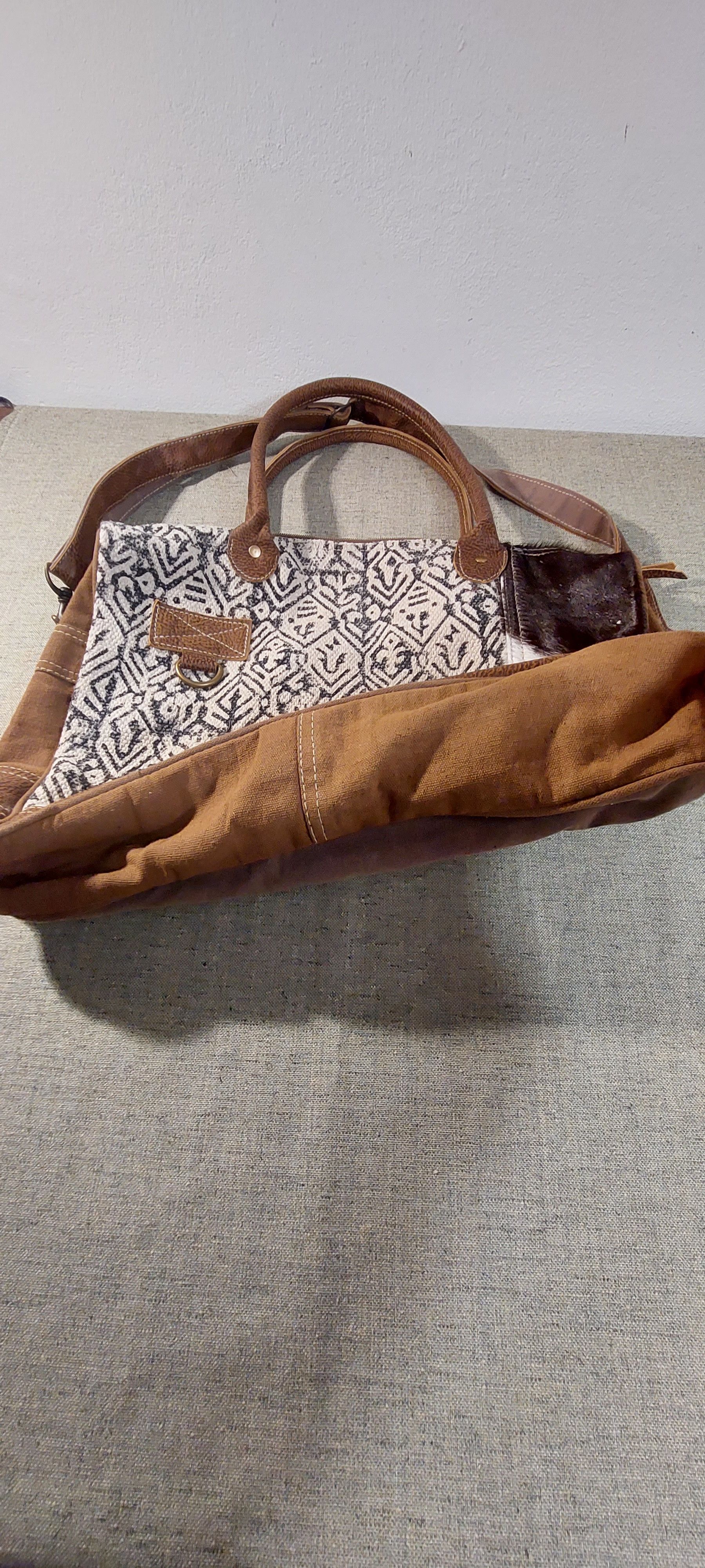 Vintage Vintage Cowhide Leather & Canvas Boho Western Travel Tote Size ONE SIZE - 2 Thumbnail