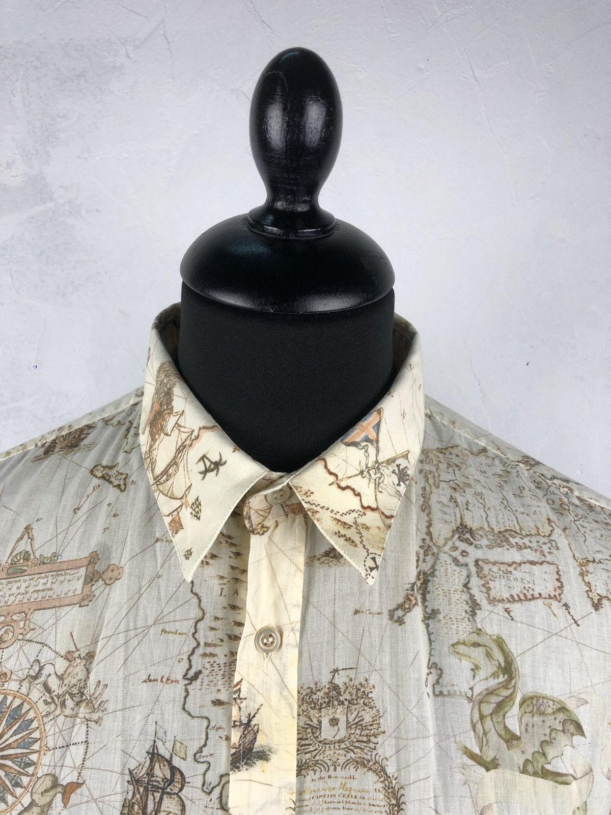 Alexander McQueen 2005 Alexander McQueen Antique Fantasy World Map Linen Shirt Size US XL / EU 56 / 4 - 6 Thumbnail