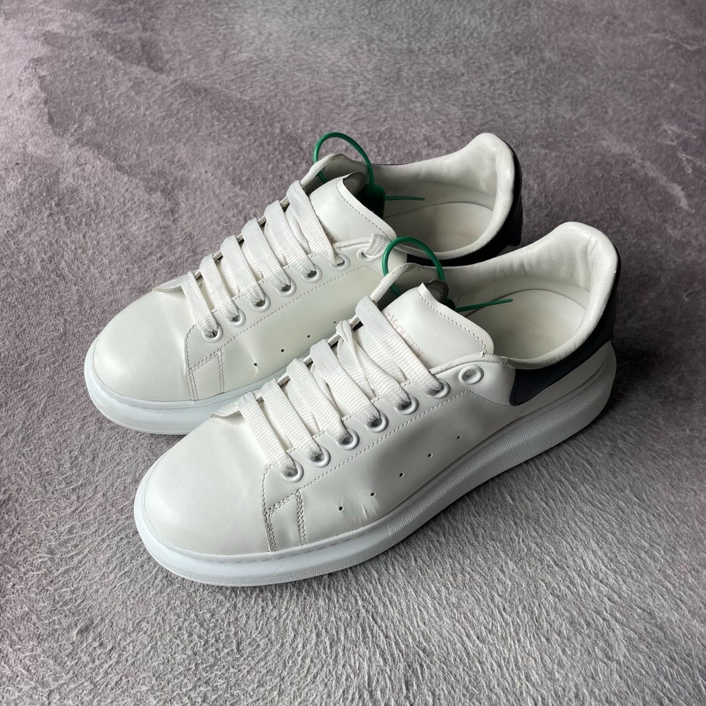 Alexander McQueen Alexander McQueen White Lowtop Sneakers 43.5 Men Size US 10.5 / EU 43-44 - 1 Thumbnail