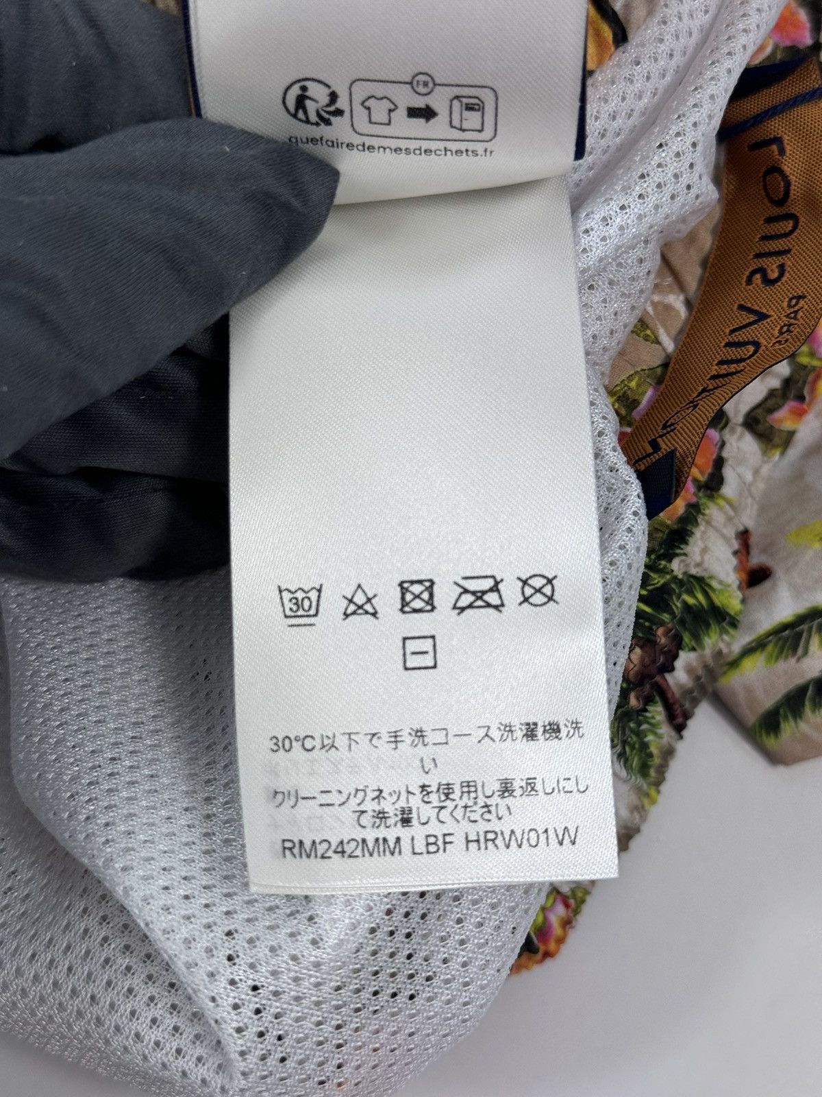 Louis Vuitton MONOGRAM PRINT SWIM SHORTS 1AFRNO Size US 34 / EU 50 - 10 Thumbnail