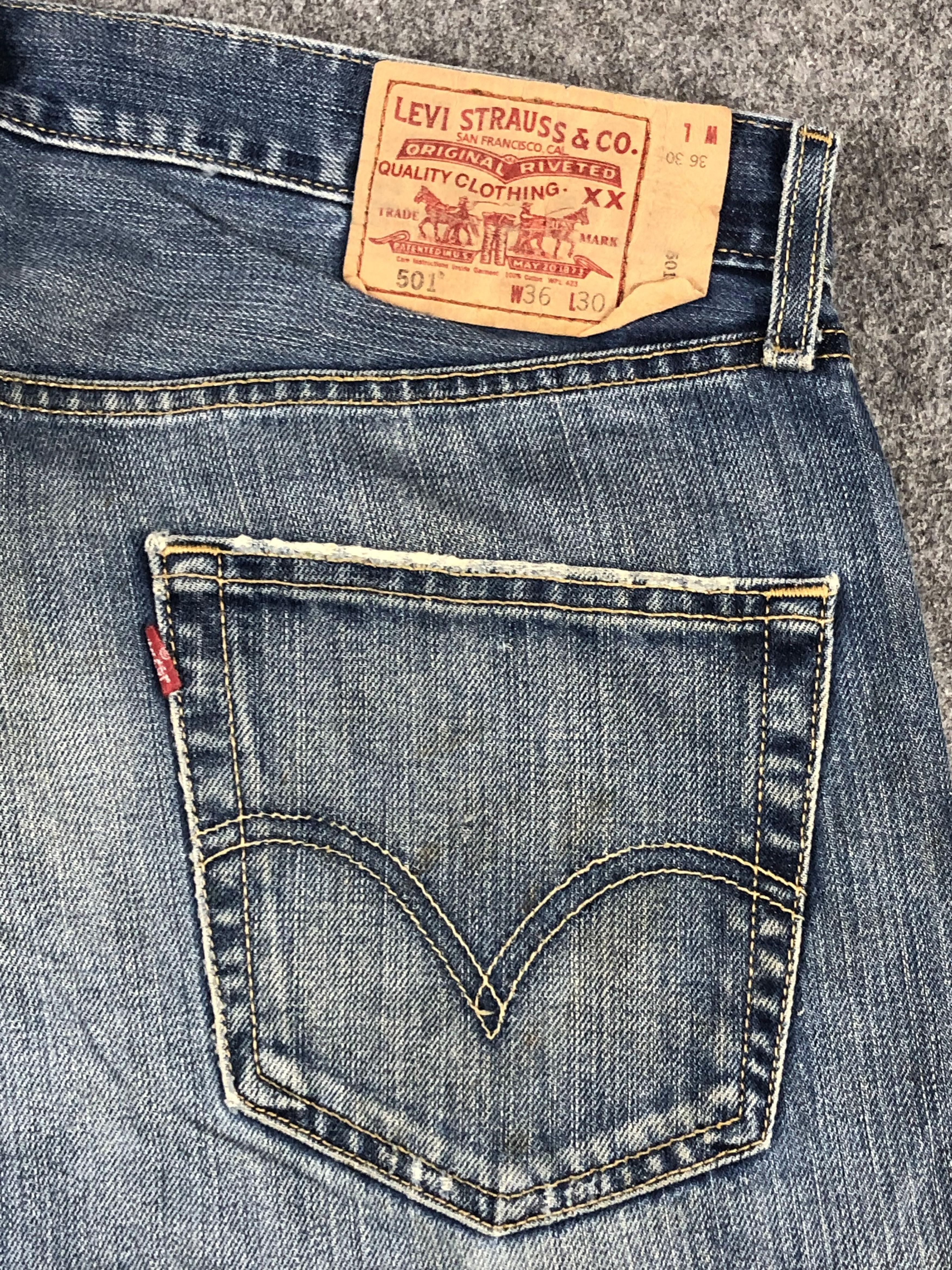 Vintage 90s Levis 501 Faded Blue Jeans DP2221