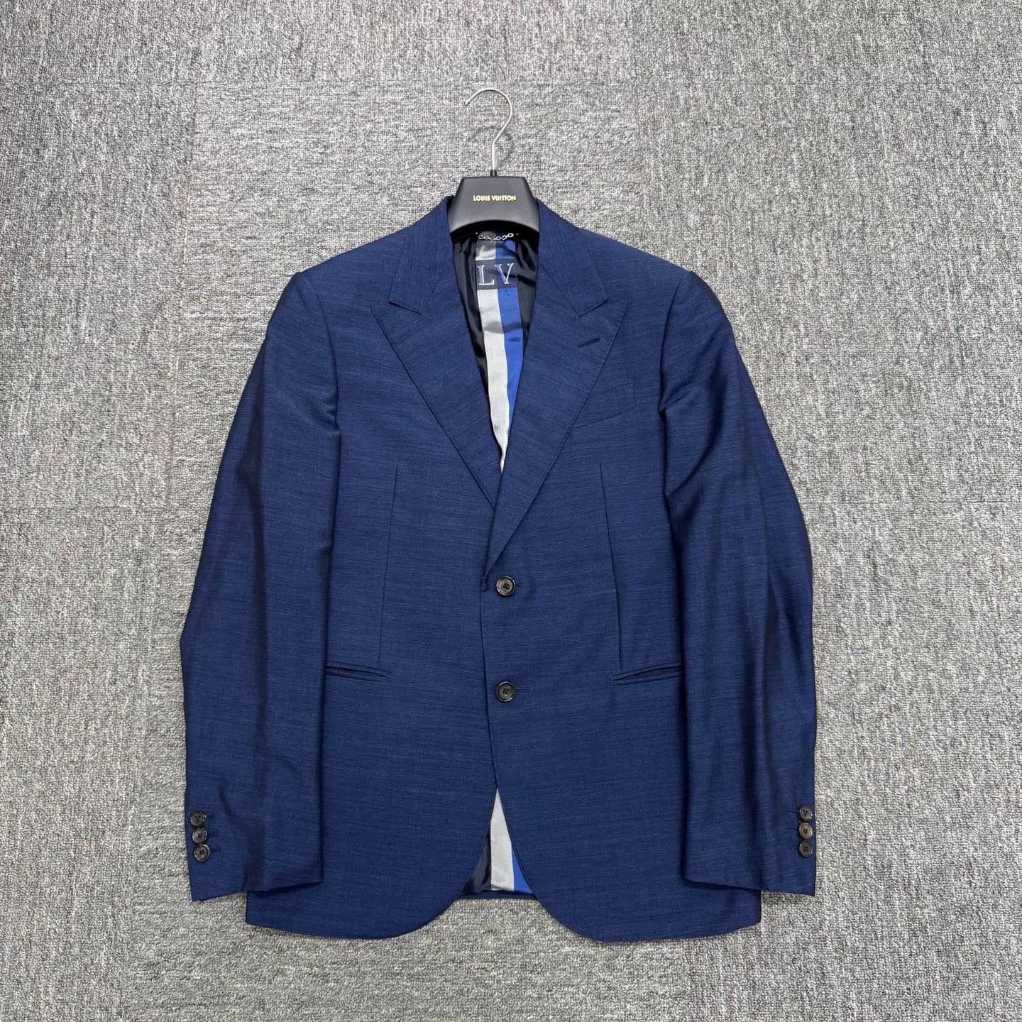 Louis Vuitton louis vuitton blue wool blazer jacket. Size US M / EU 48-50 / 2 - 1 Thumbnail