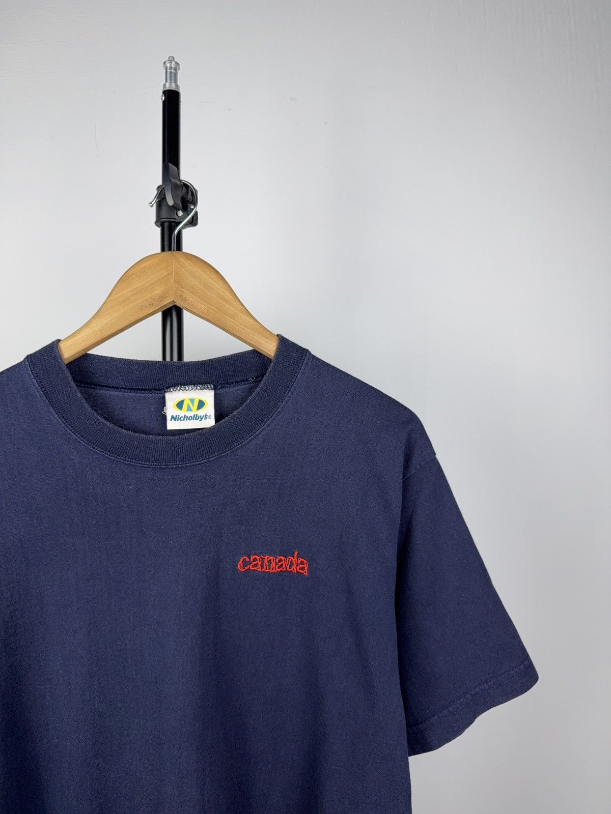 Vintage Vintage 90s Canada Bland Basic Logo Tee Shirt Size US S / EU 44-46 / 1 - 2 Thumbnail