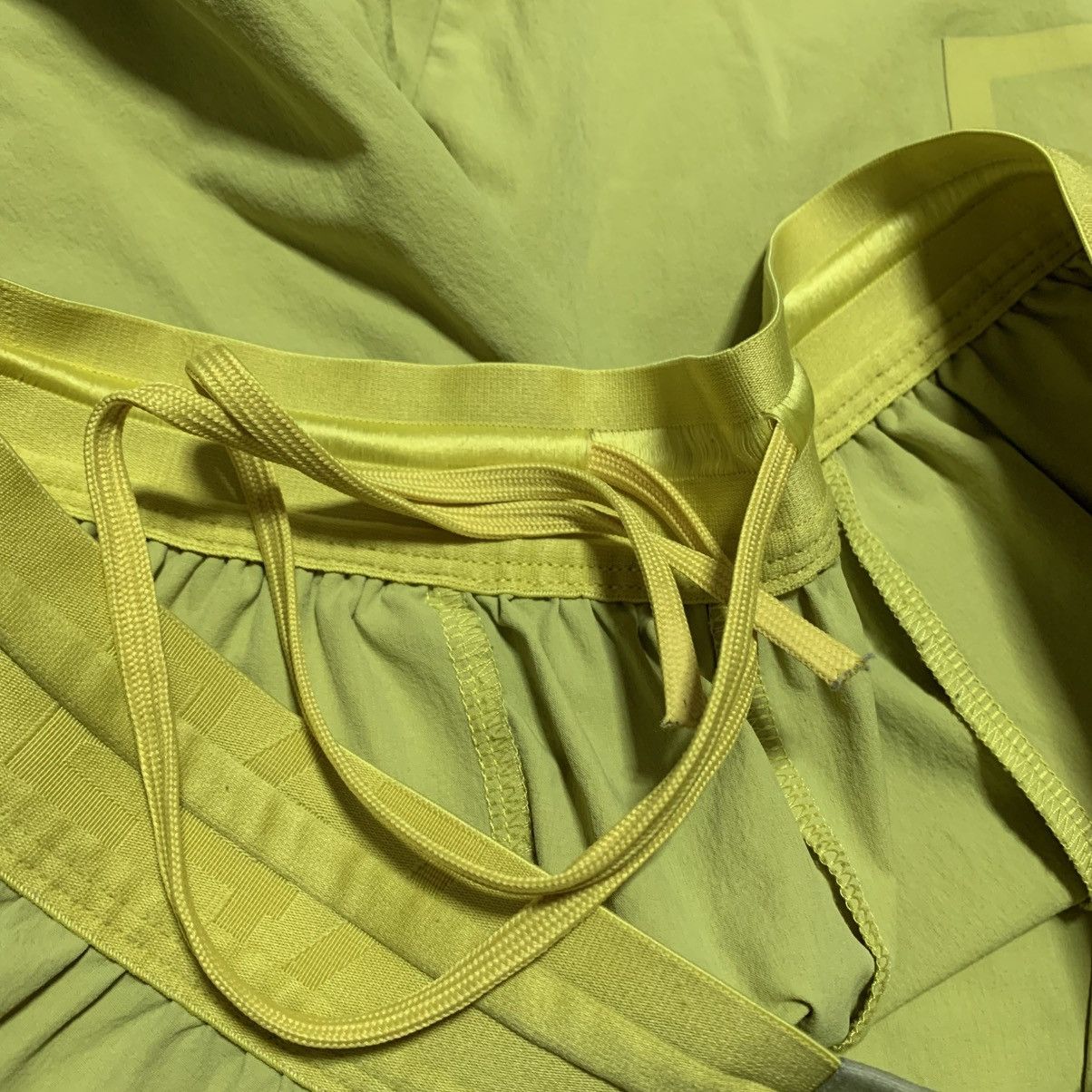 Represent Clo. Represent Medium Shorts 247 Yellow Training Pants Bottoms Size US 32 / EU 48 - 7 Thumbnail