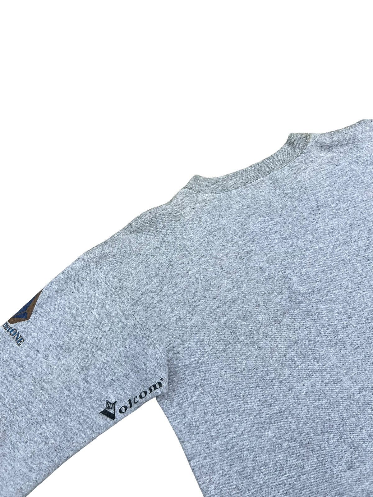 Vintage Vintage 90s Volcom Stone Spell Out Sweatshirt Size US M / EU 48-50 / 2 - 15 Thumbnail