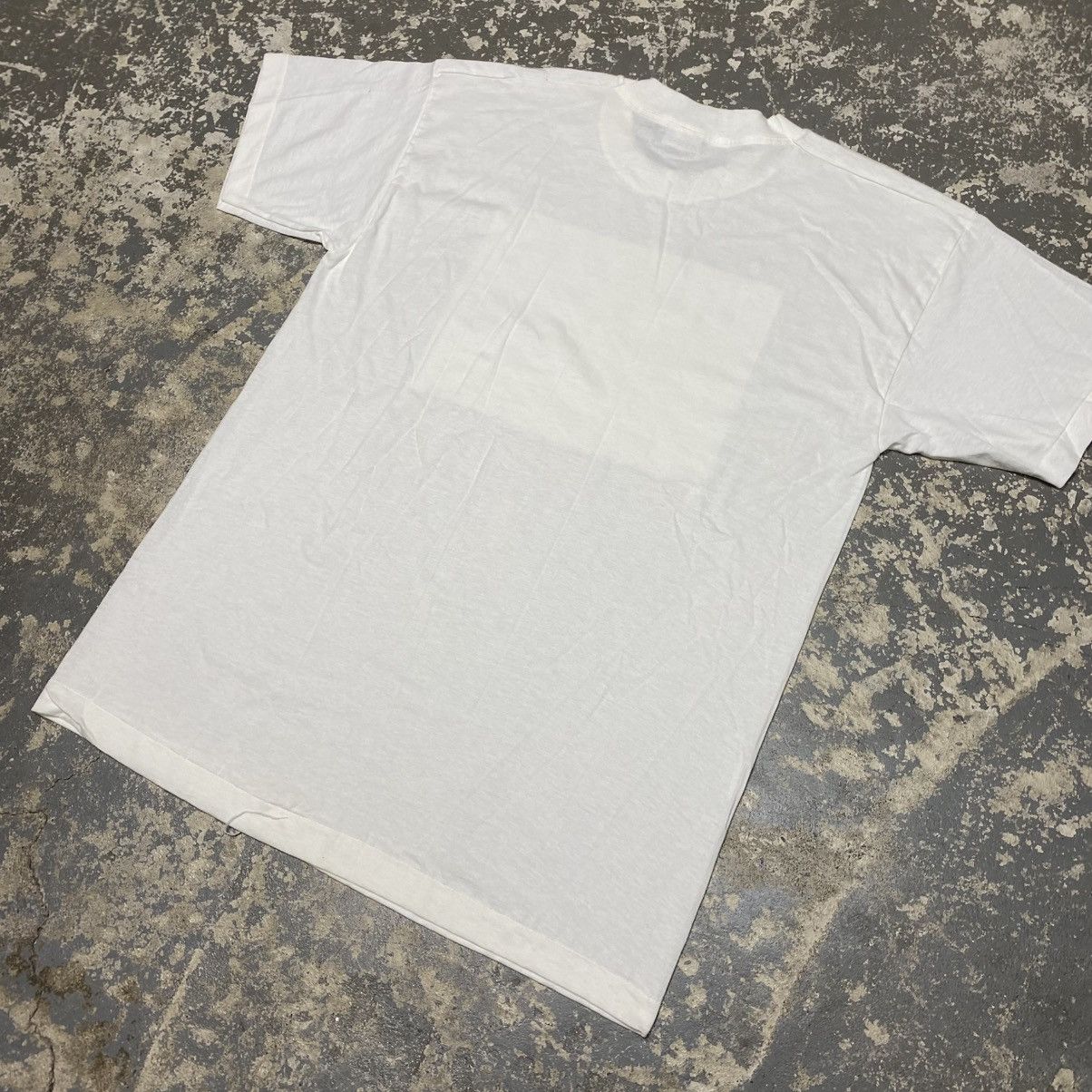 Vintage Vintage Michelangelo The Creation Of Adam Art 90s Tshirt Size US L / EU 52-54 / 3 - 8 Thumbnail