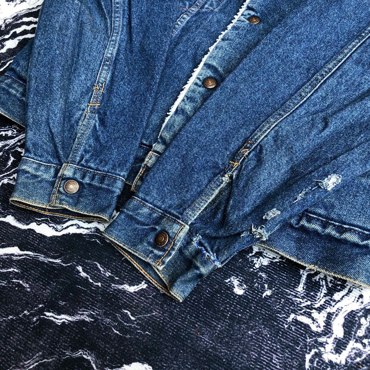 Levi's Vintage Levi’s Authentic Sherpa-Lined Denim Trucker Jackets Size US M / EU 48-50 / 2 - 5 Thumbnail