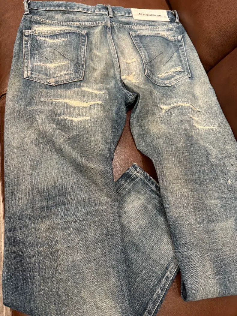 Neighborhood Neighborhood size L Jeans Size US 27 - 4 Thumbnail
