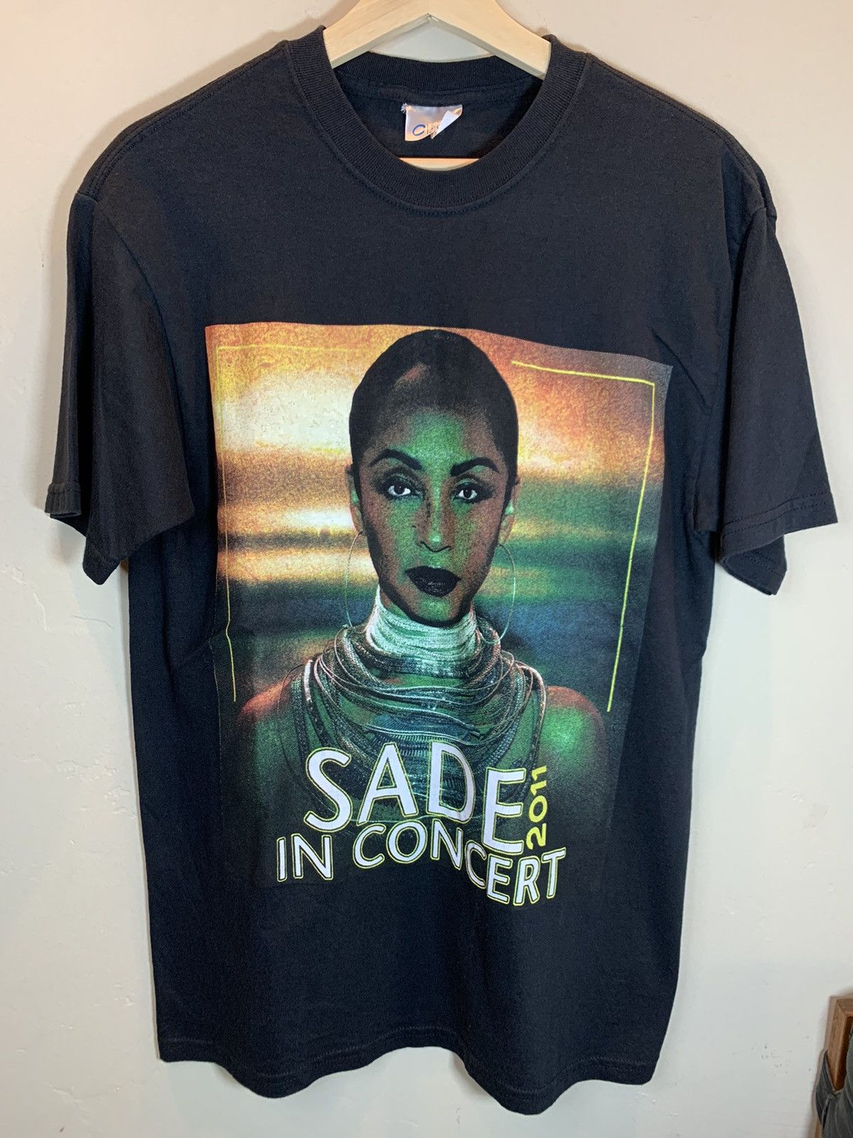 Band Tees *RARE* Vintage Sade Live Concert John Legend 2011 Tour Shirt Size US M / EU 48-50 / 2 - 1 Thumbnail