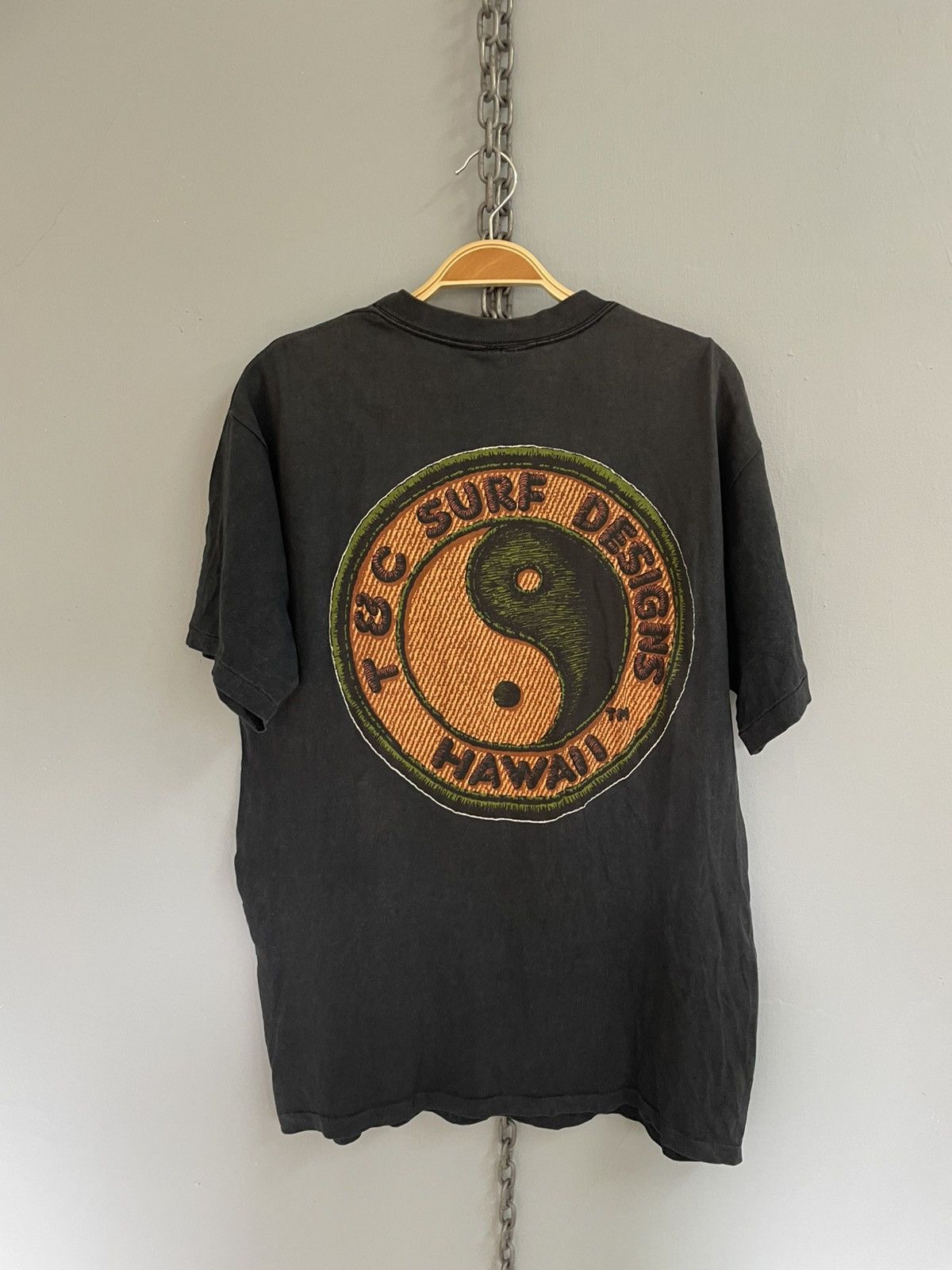 Vintage Vintage 90s T&C Surf Design Hawaii t shirt Size US L / EU 52-54 / 3 - 1 Thumbnail