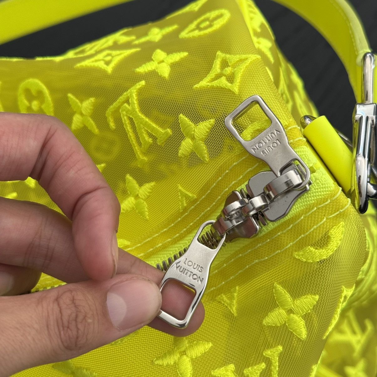 Louis Vuitton Louis Vuitton Keepall Bandouliere Yellow Mesh 50 Size ONE SIZE - 5 Thumbnail