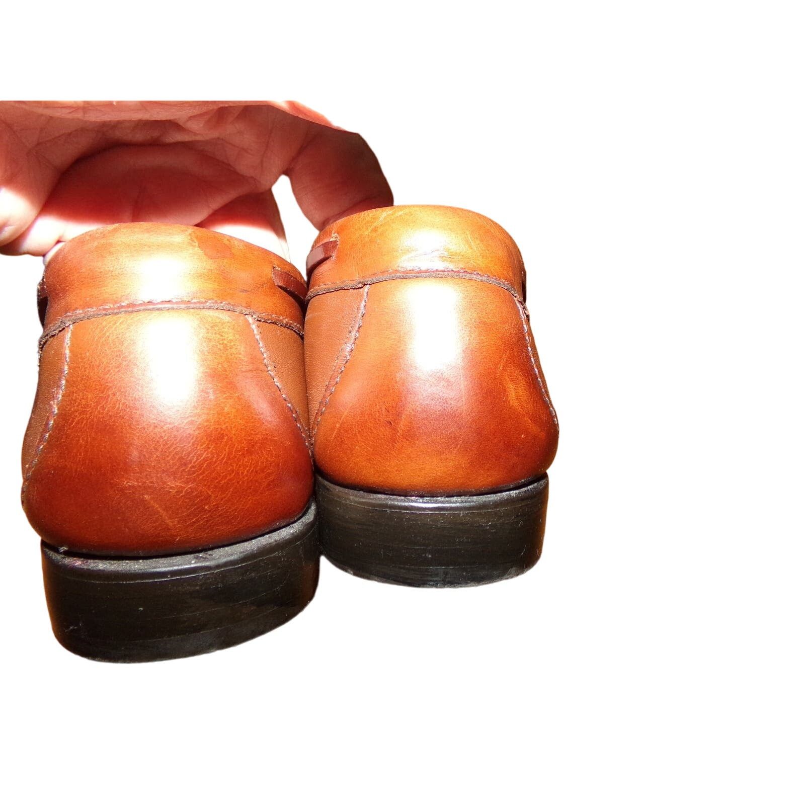 G.H. Bass & Co. Bass Jaclyn Weejuns handcrafted leather t loafer 7 1/2 Wide Size US 7.5 / IT 37.5 - 4 Thumbnail