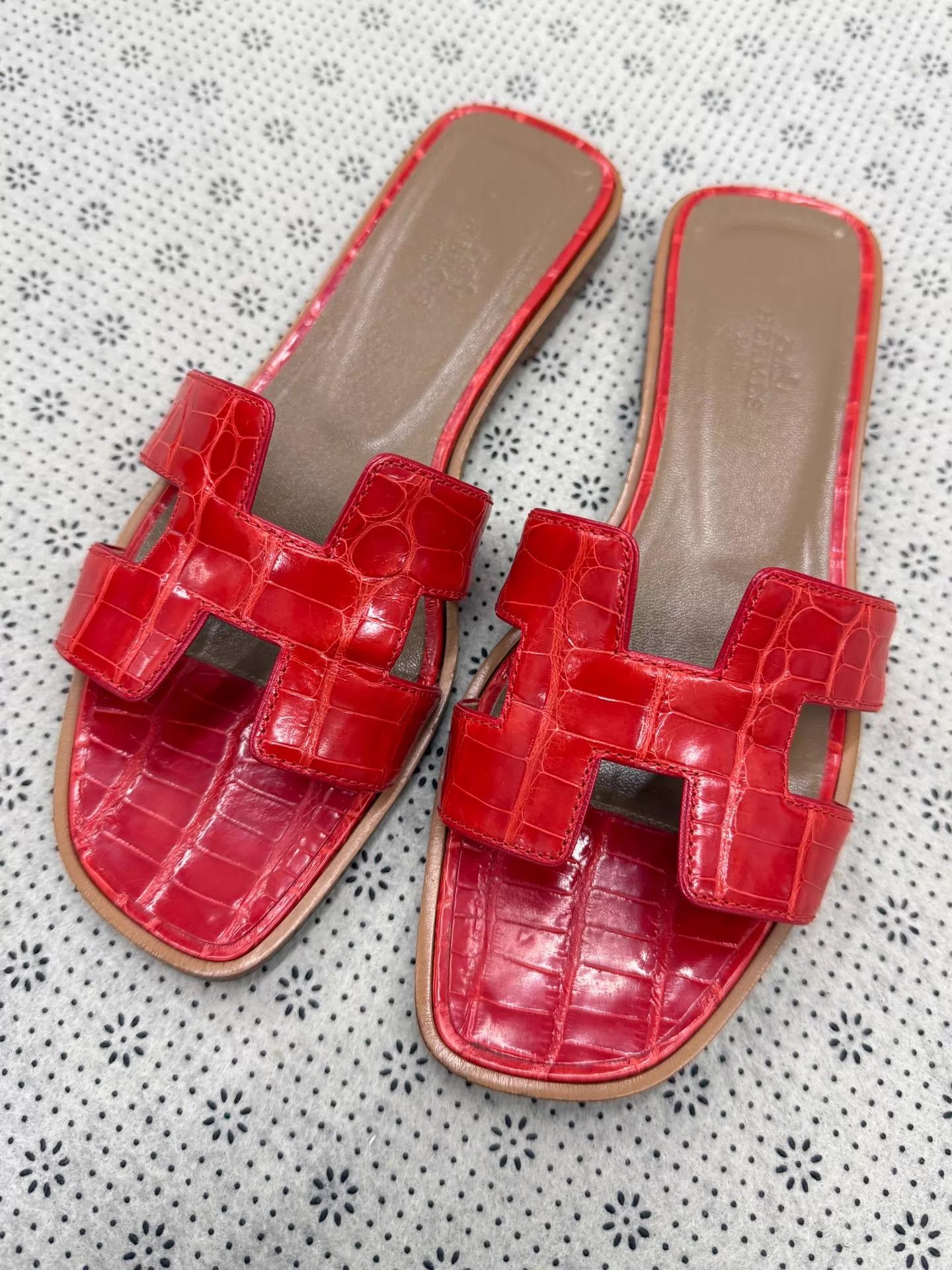Hermes Hermes Red Crocodile H Slippers 36.5 New Size US 6 / IT 36 - 3 Thumbnail