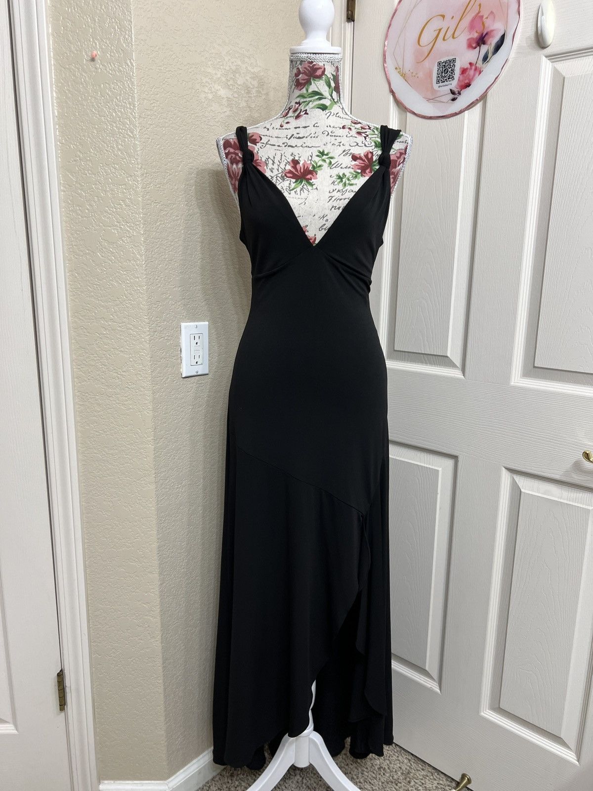 Guess Guess Black V-Neck Maxi Dress size M Size M / US 6-8 / IT 42-44 - 1 Thumbnail