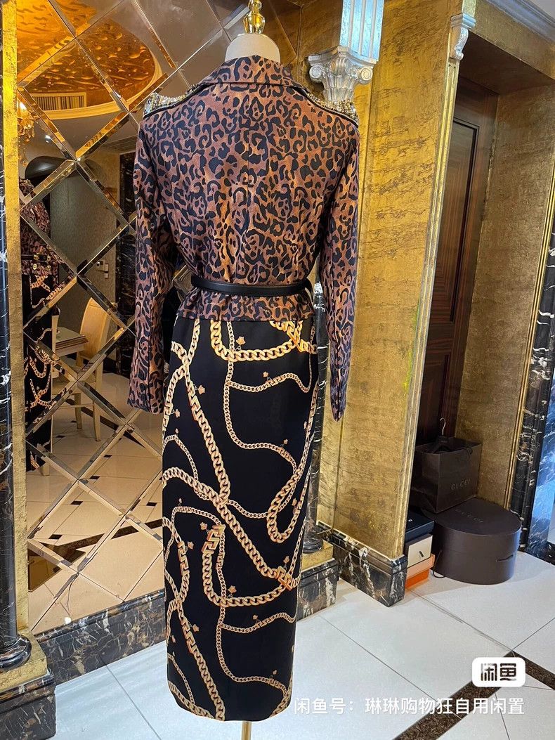 Versace Versace Three-dimensional rhinestone pagoda shoulder shrug Size M / US 6-8 / IT 42-44 - 7 Thumbnail
