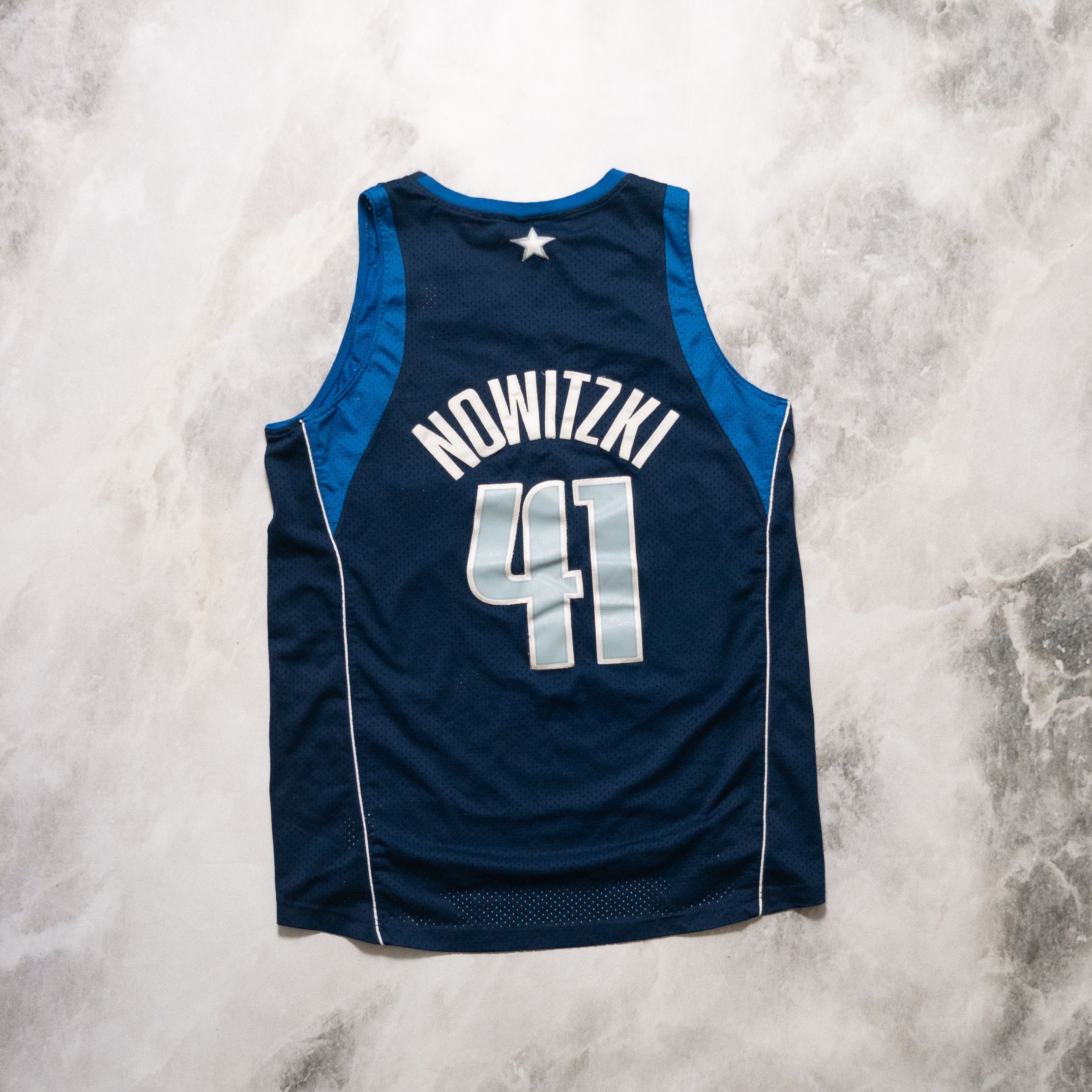Nike Vintage Nike x Dallas Maverics NBA Jersey Nowitzki Size US XL / EU 56 / 4 - 2 Thumbnail