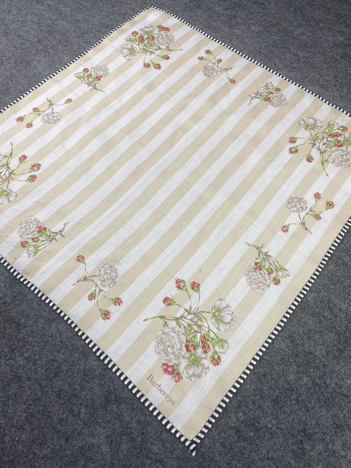Burberry × Vintage Burberry Handkerchief / Bandana / Neckerchief-B062 Size ONE SIZE - 4 Thumbnail