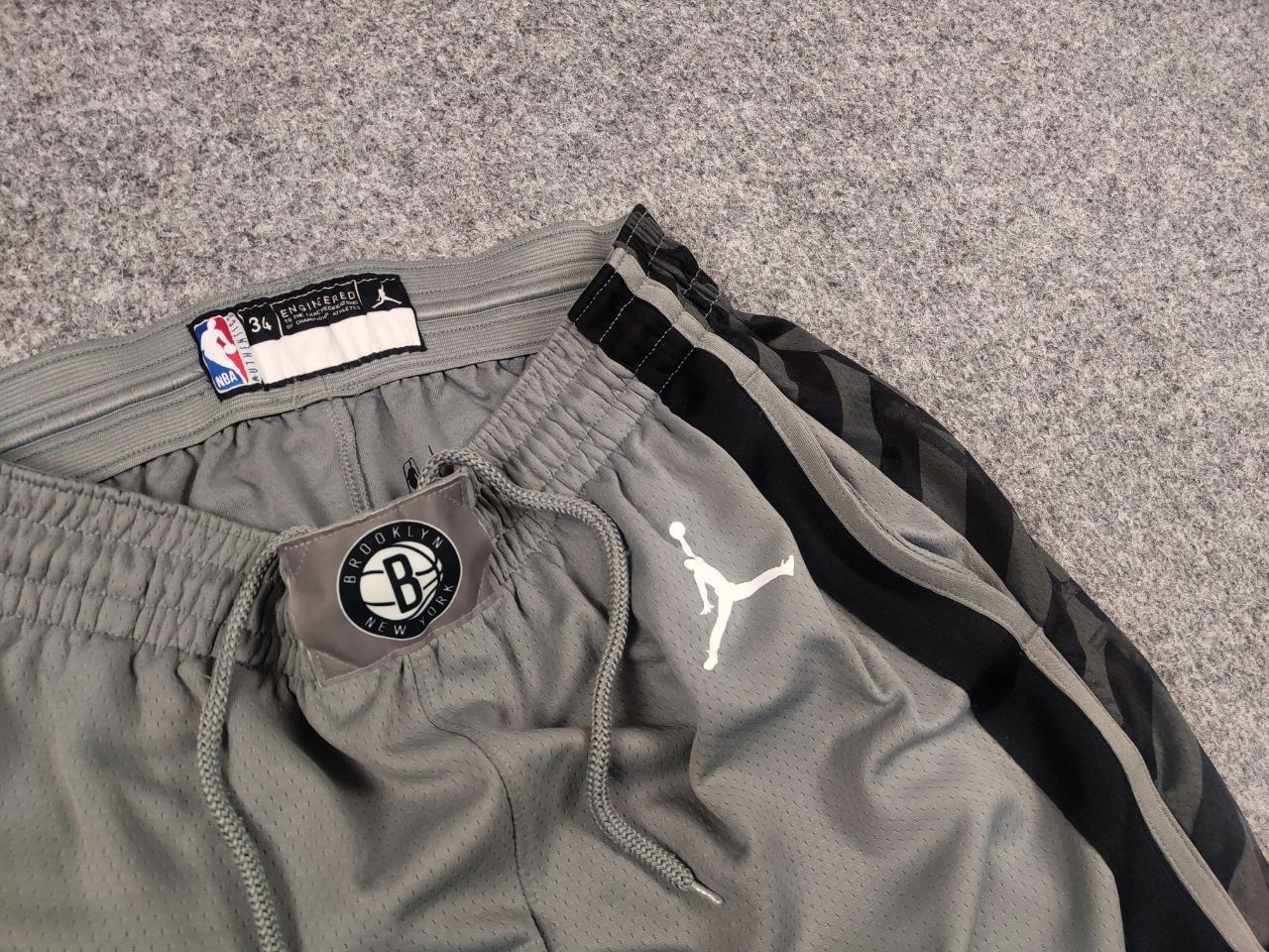 Nike Vintage Nike Air Jordan x NBA Brooklyn New York Logo Shorts Size US 32 / EU 48 - 7 Thumbnail