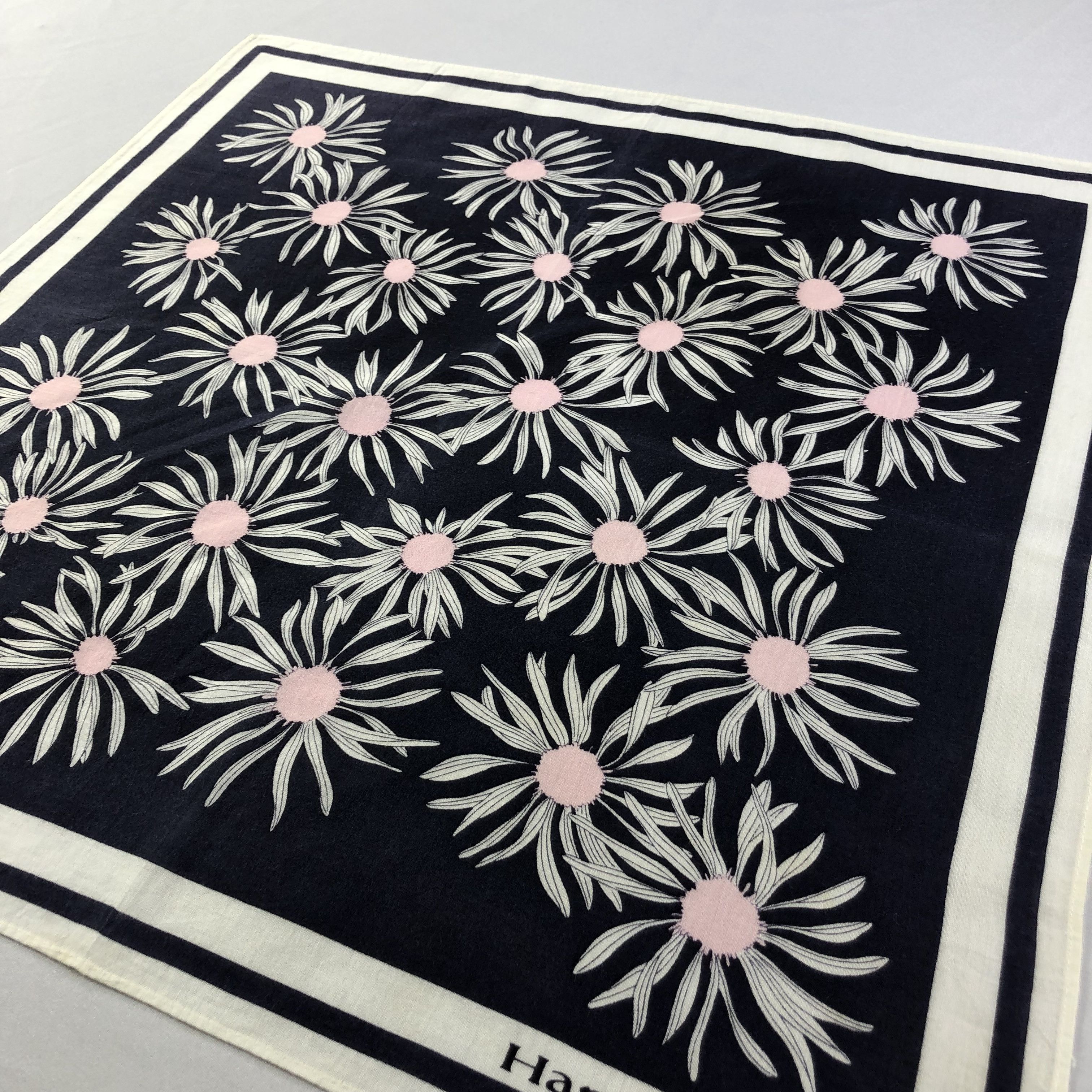 Hanae Mori Hanae Mori Floral Handkerchief Neckerchief Bandana H1940 Size ONE SIZE - 3 Thumbnail