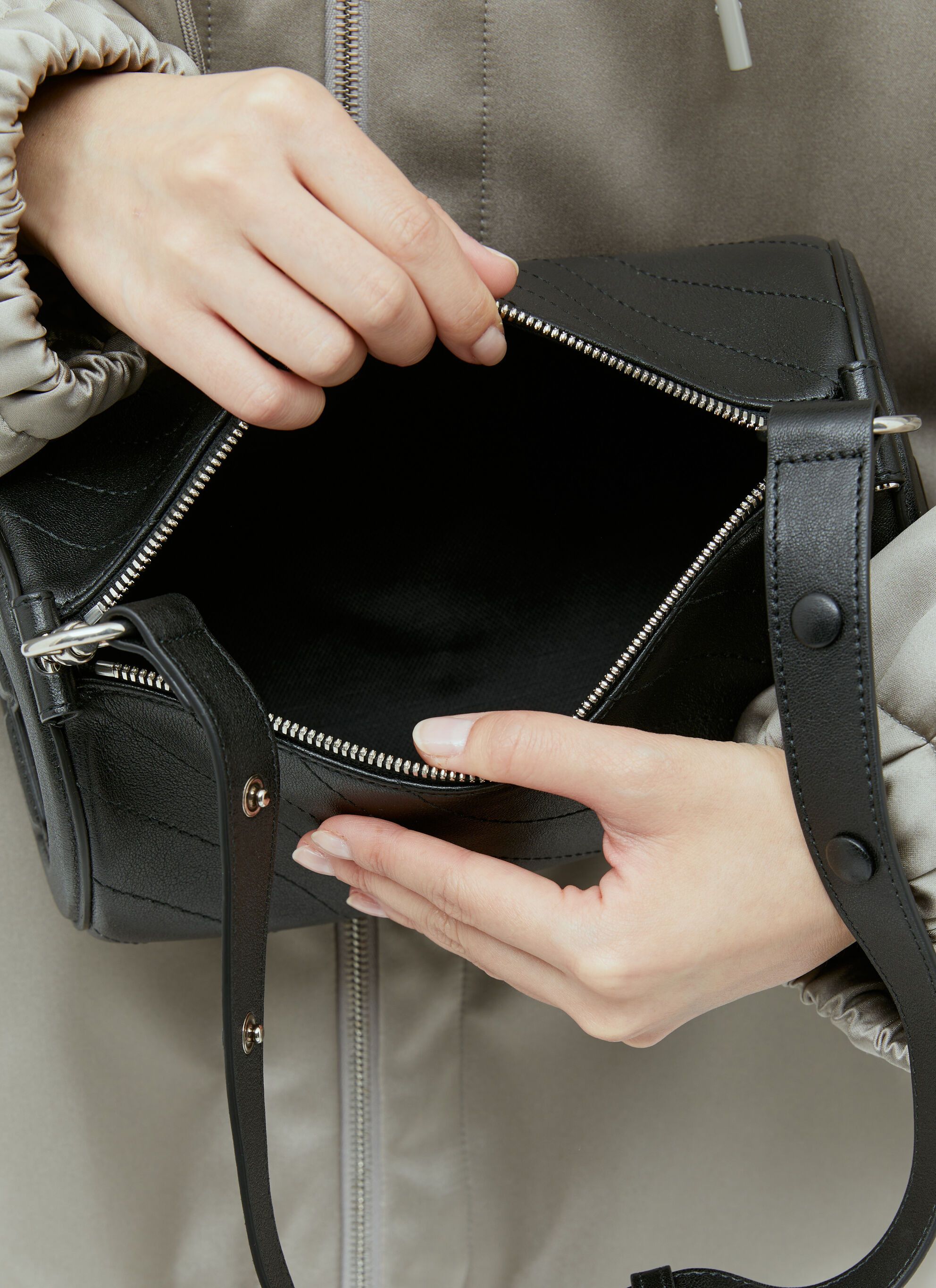 Gucci GUCCI Blondie small black cylindrical leather shoulder bag Size ONE SIZE - 3 Thumbnail