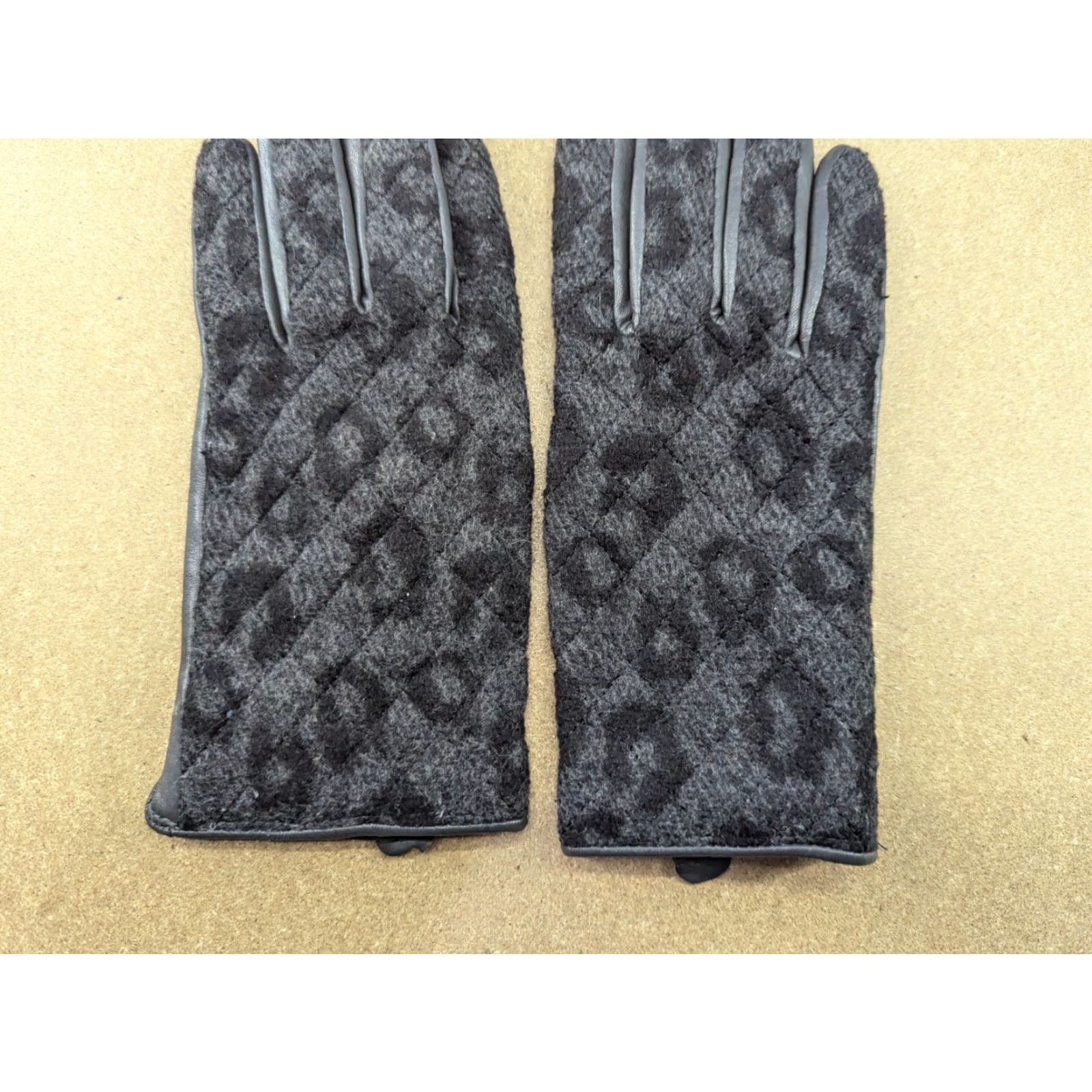 Vintage Genuine Leather Womens Gloves Size M Gray Lined Animal Print Glove Womens Leather Accessories Casual Wrist Length Pattern Animal Print 80s/Mens? Size ONE SIZE - 3 Thumbnail