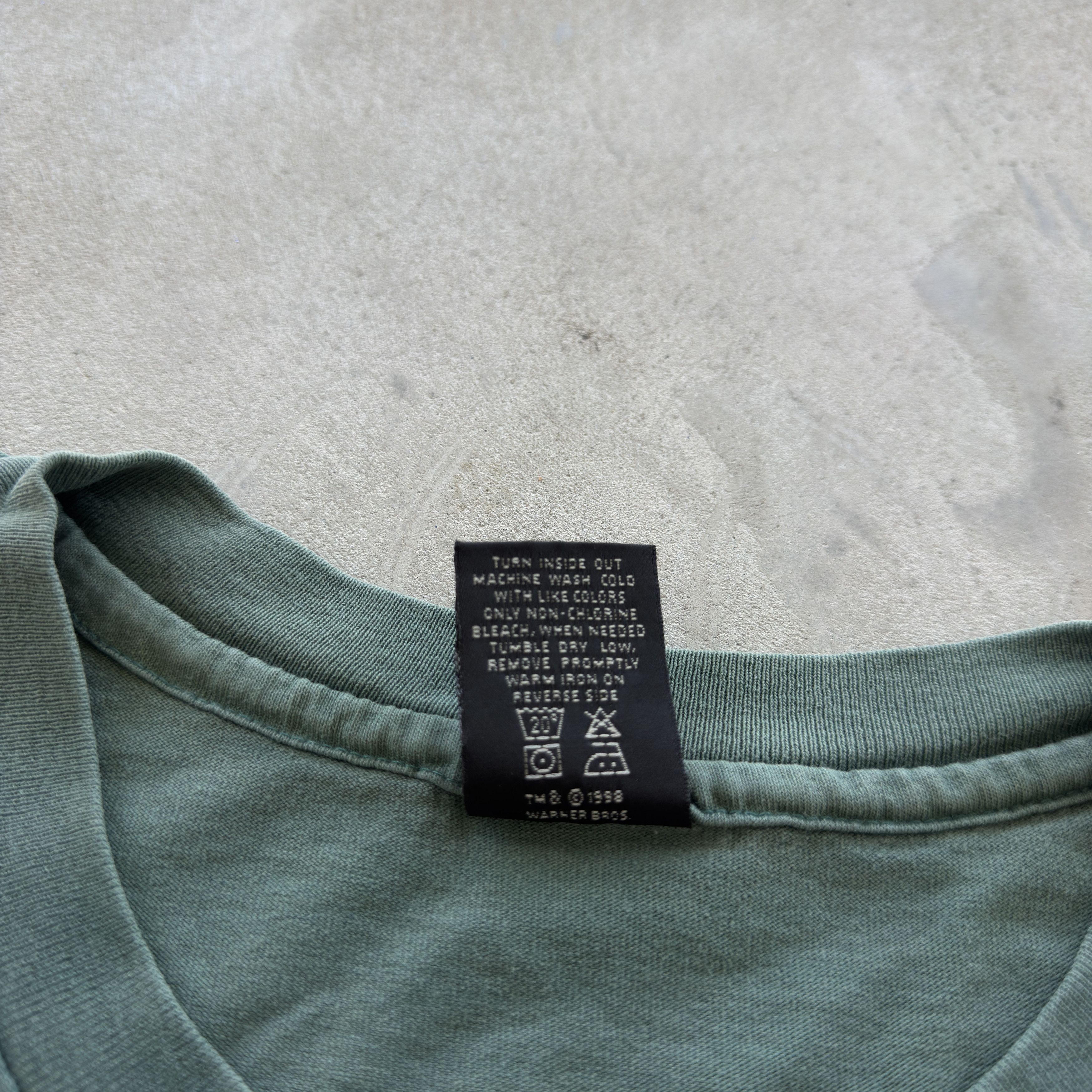 Warner Bros Vintage Warner Bros Studio Store Taz Graphic Tee Size XL Size US XL / EU 56 / 4 - 8 Thumbnail